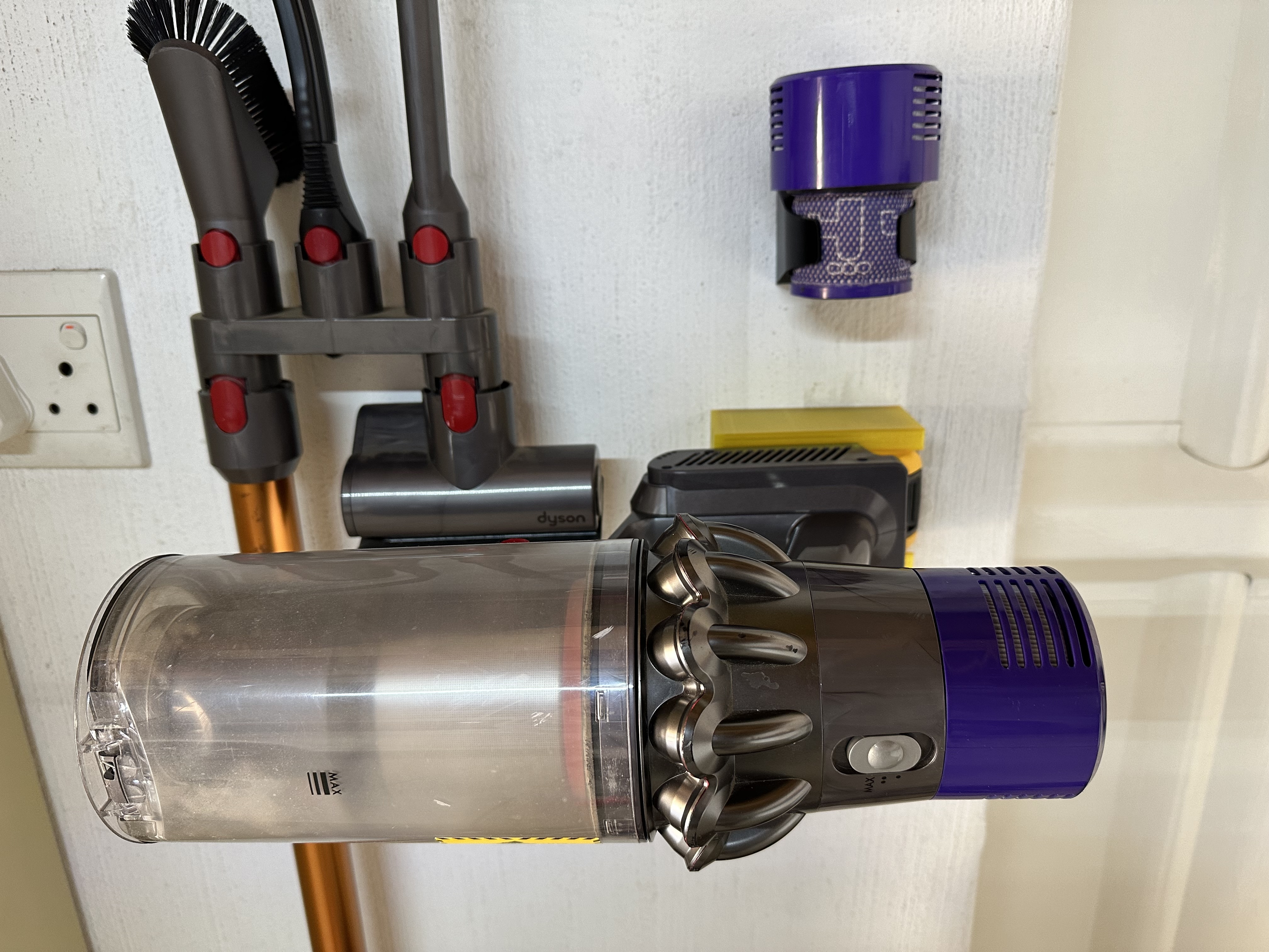 Dyson Vacuum Mount / Holder for Dewalt 5AH Battery