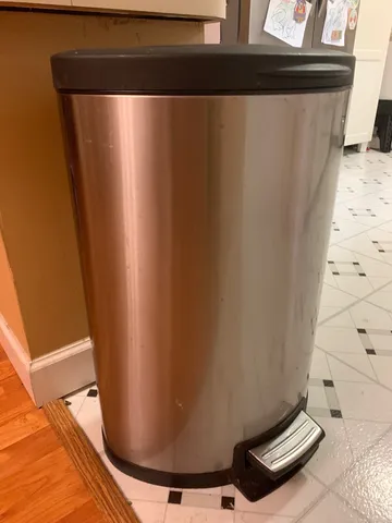 Trash Can Clip