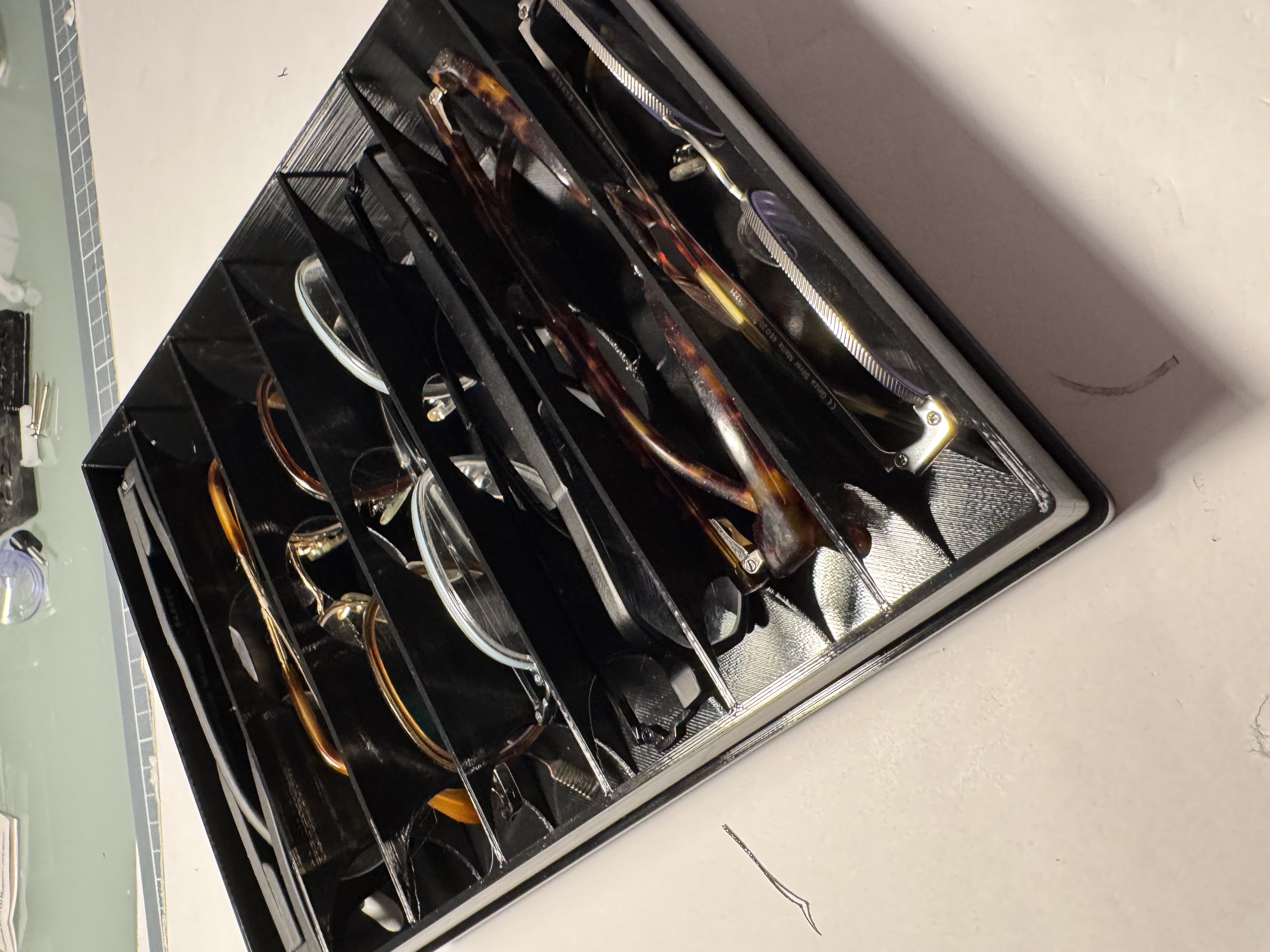 Travel and Storage Box for 7 Glasses