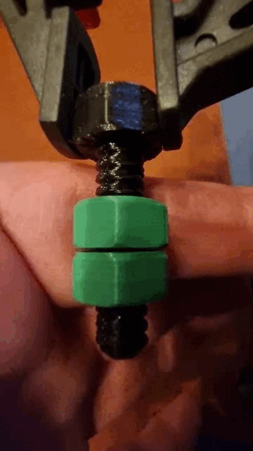 Get nuts! Try magic screw! Customizeable OpenSCAD — miniatura 2