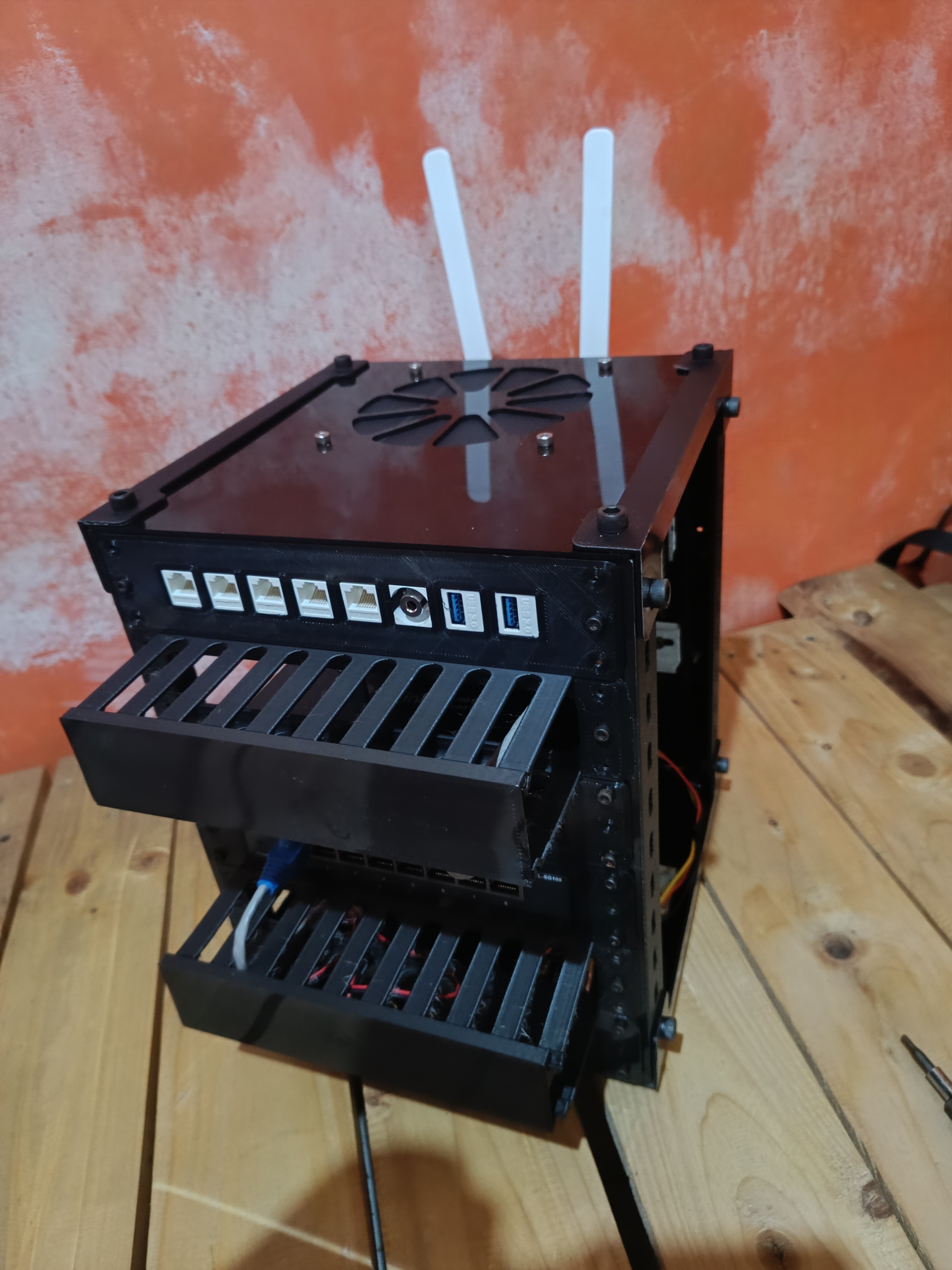 Miniatura 4 do modelo 3D 6U mini home server network rack
