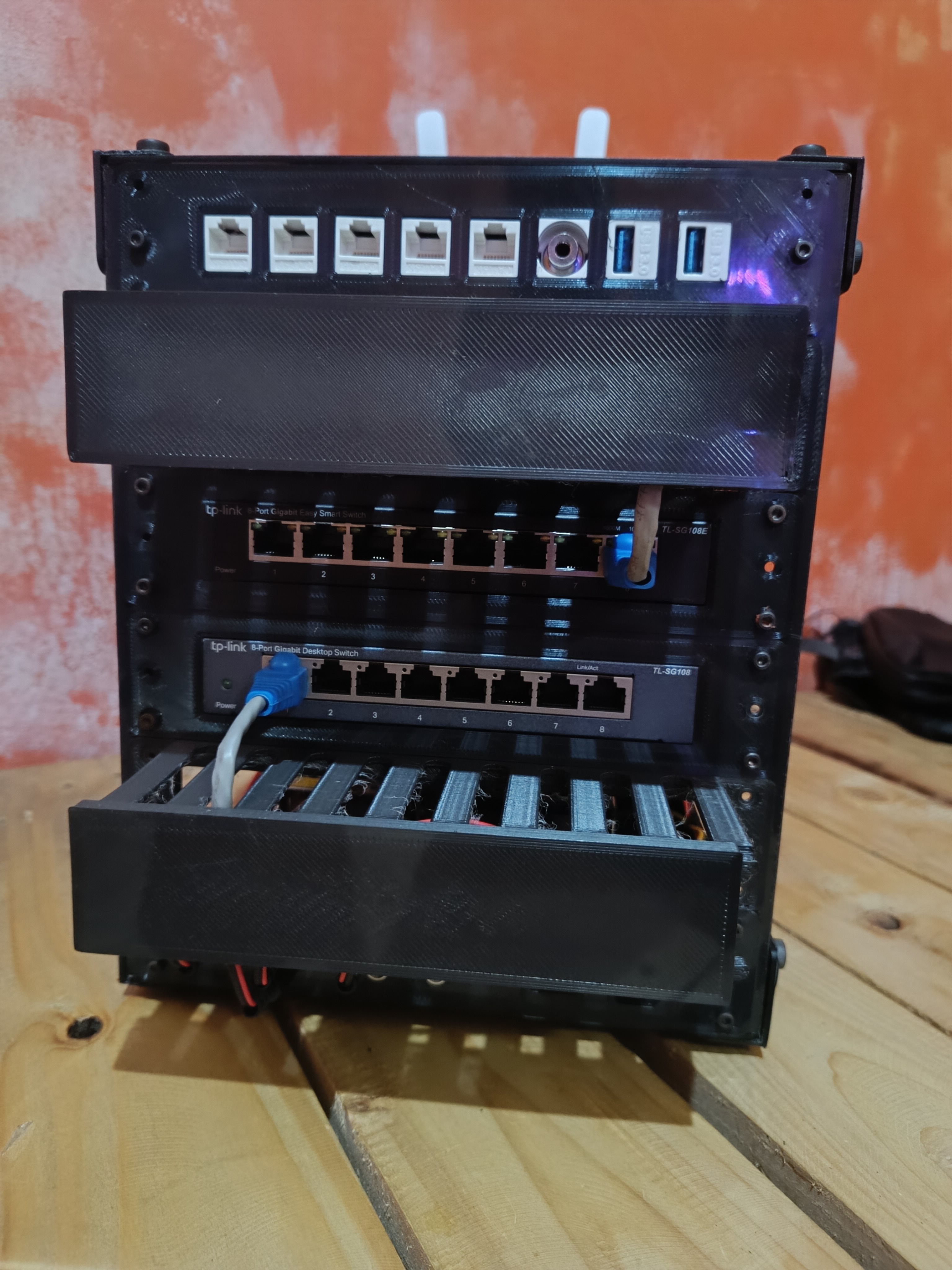 Miniatura 5 do modelo 3D 6U mini home server network rack