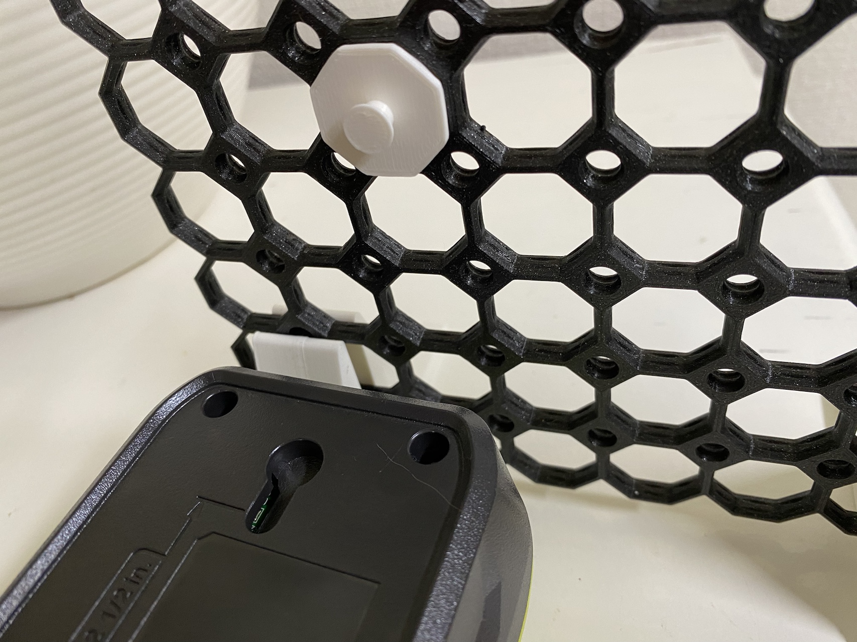 Multiboard connector for a regular screw mounting point