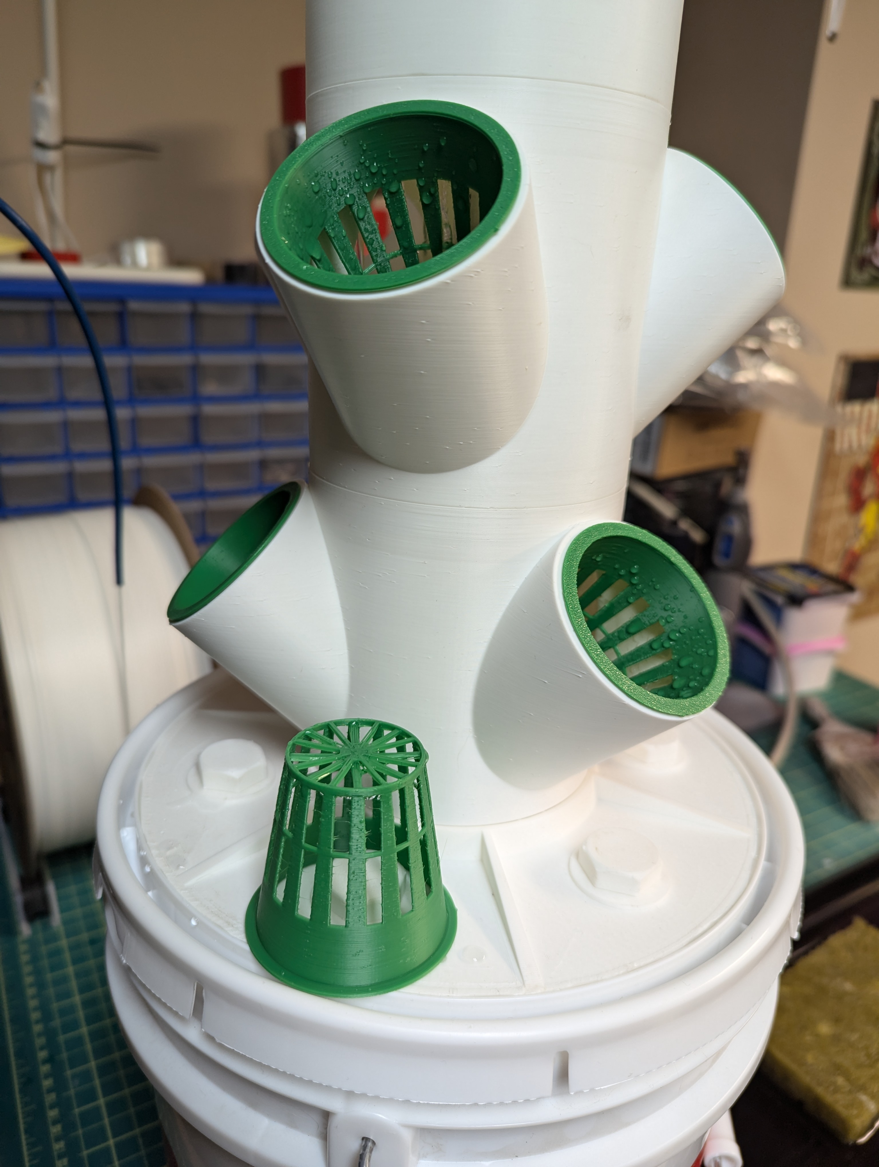 Bucket mount for Upgraded Modular Hydroponics Tower