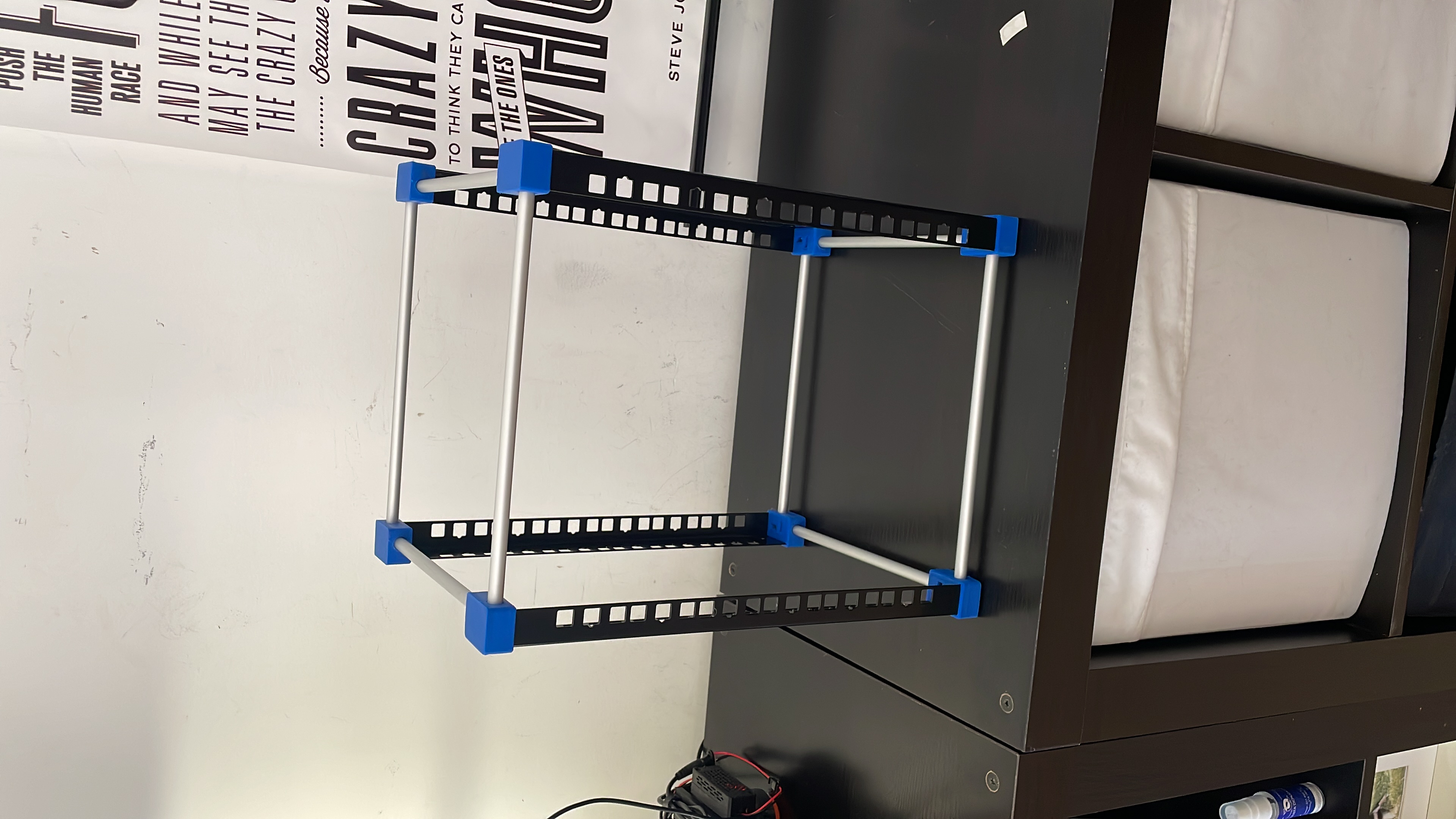 Miniatura 2 do modelo 3D Mini Server Rack