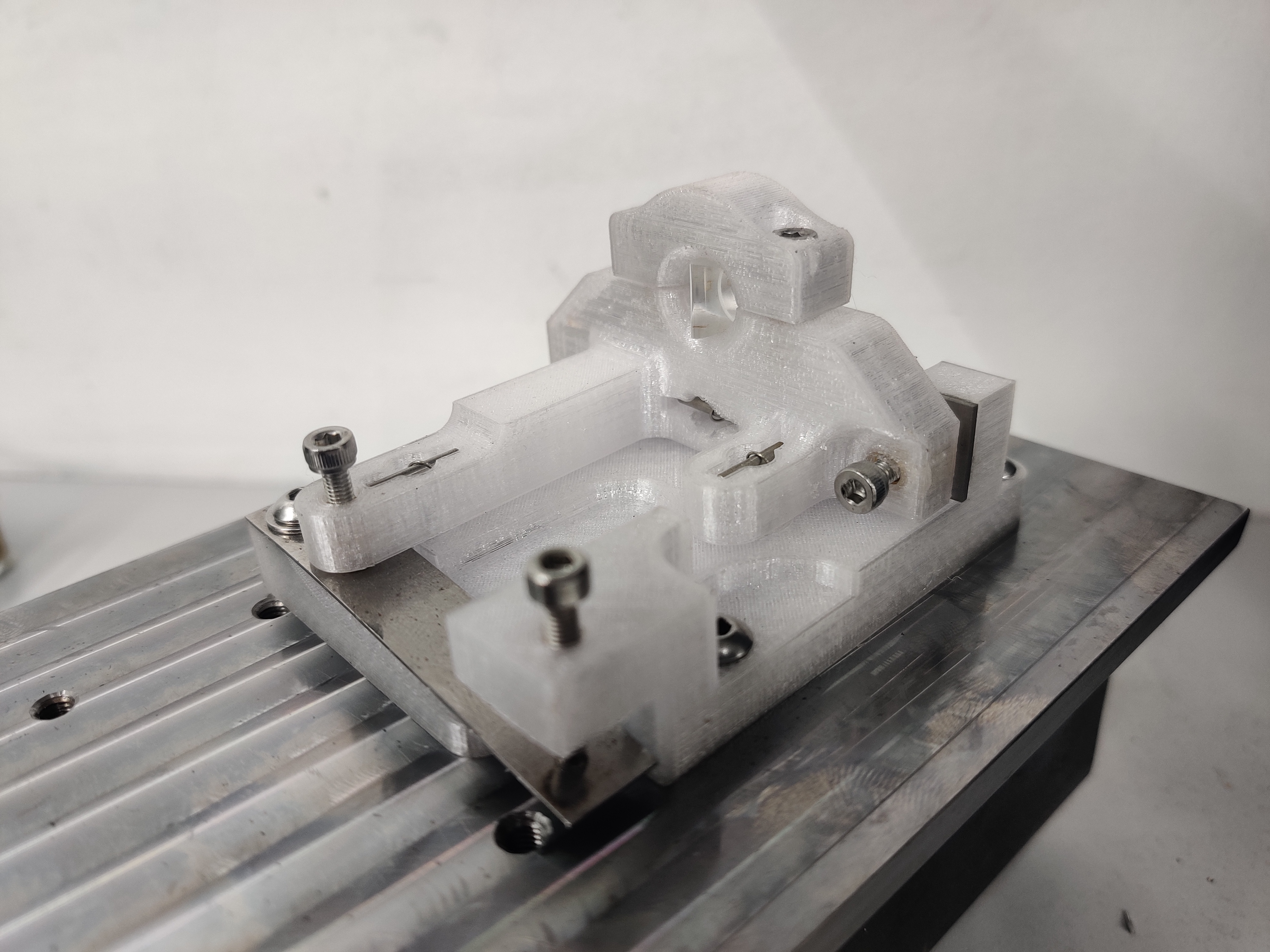 Optical Kinematic Mount - Low profile 3-axis
