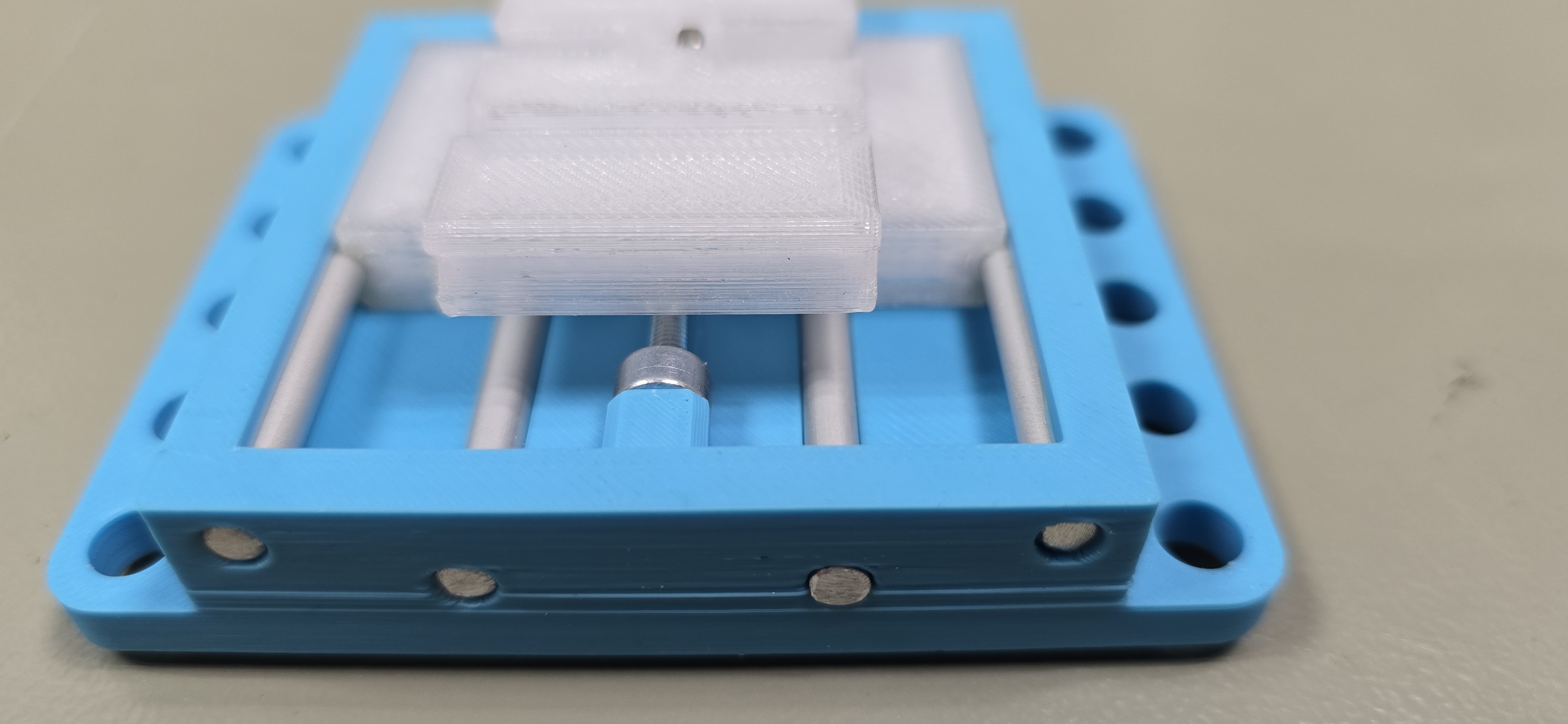 Miniatura 2 do modelo 3D Two axis printed linear stage