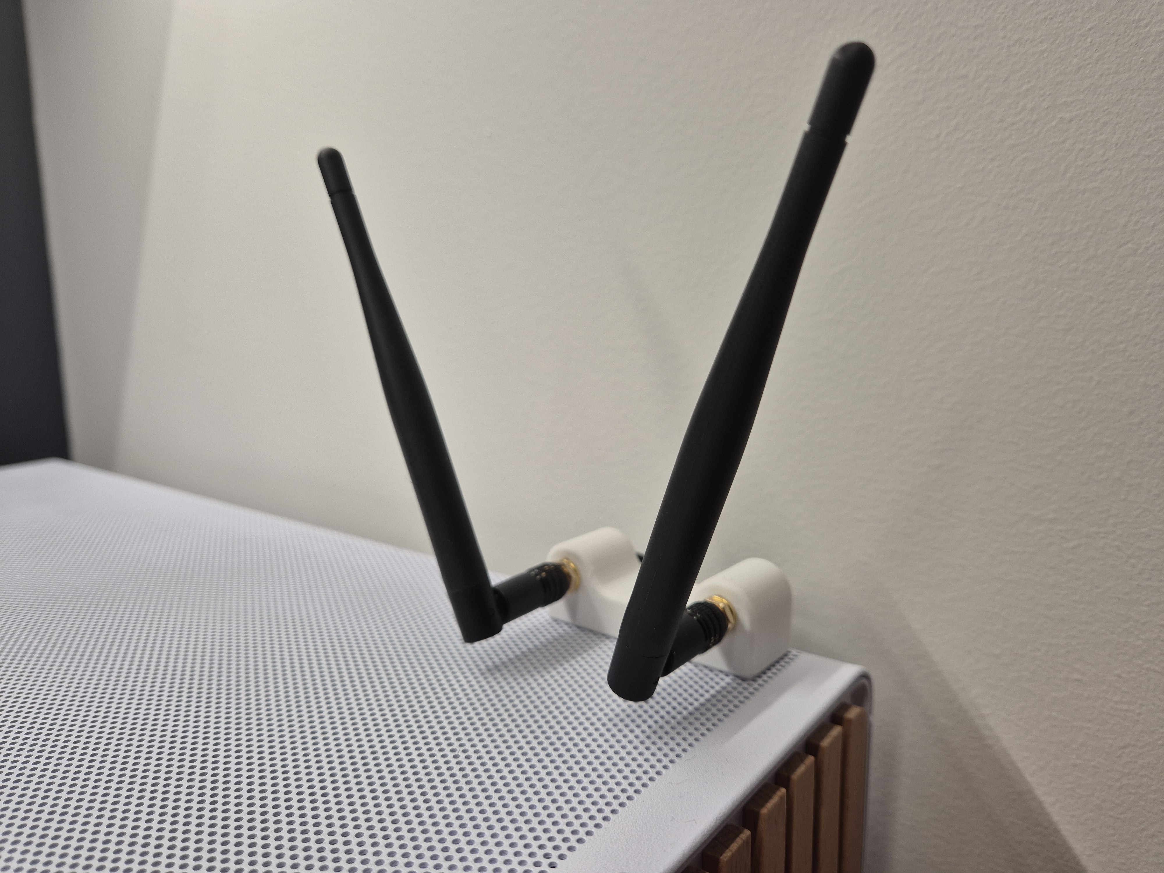 WiFi Antenna Mount with Magnetic Base