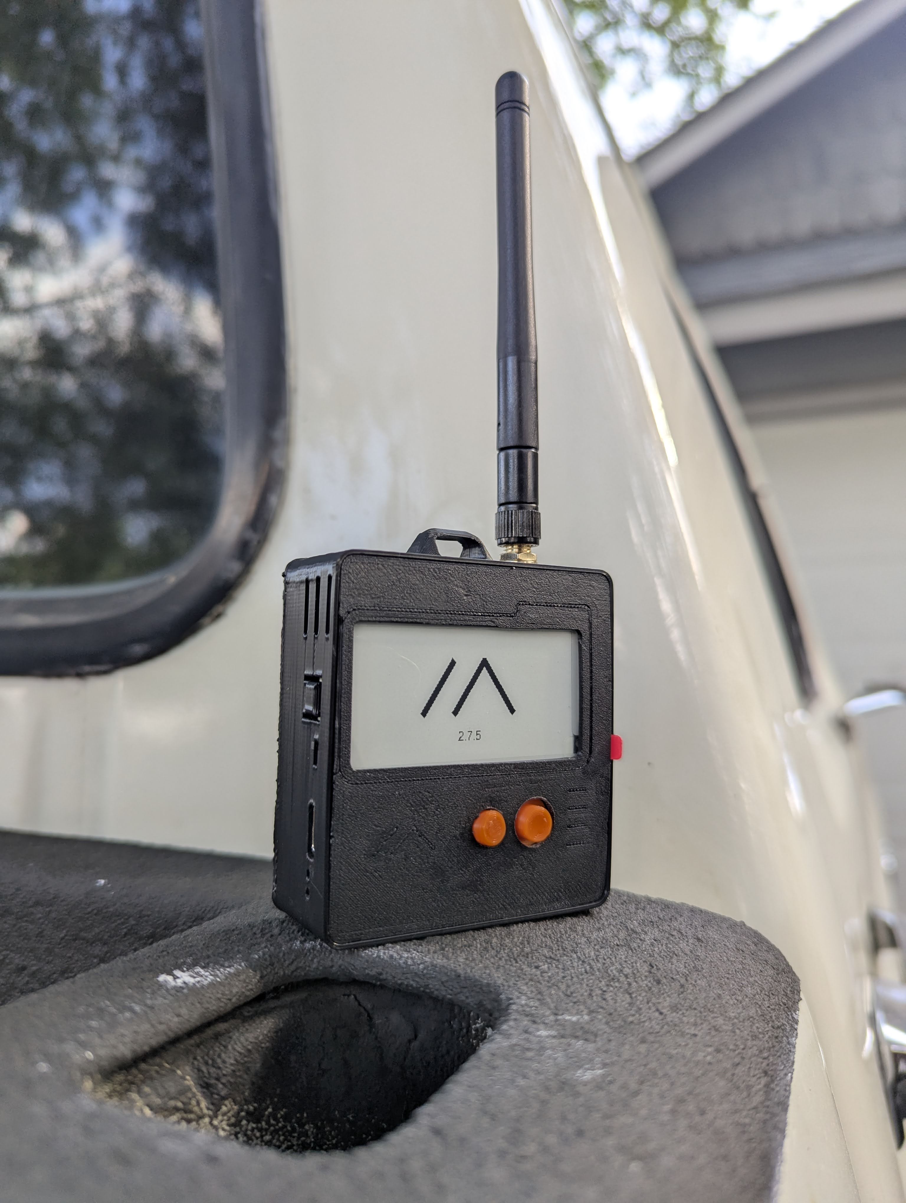 SEEED Wio Tracker L1 E-ink reference case (Made usable and upgraded) for 3000mah maker focus battery compact version