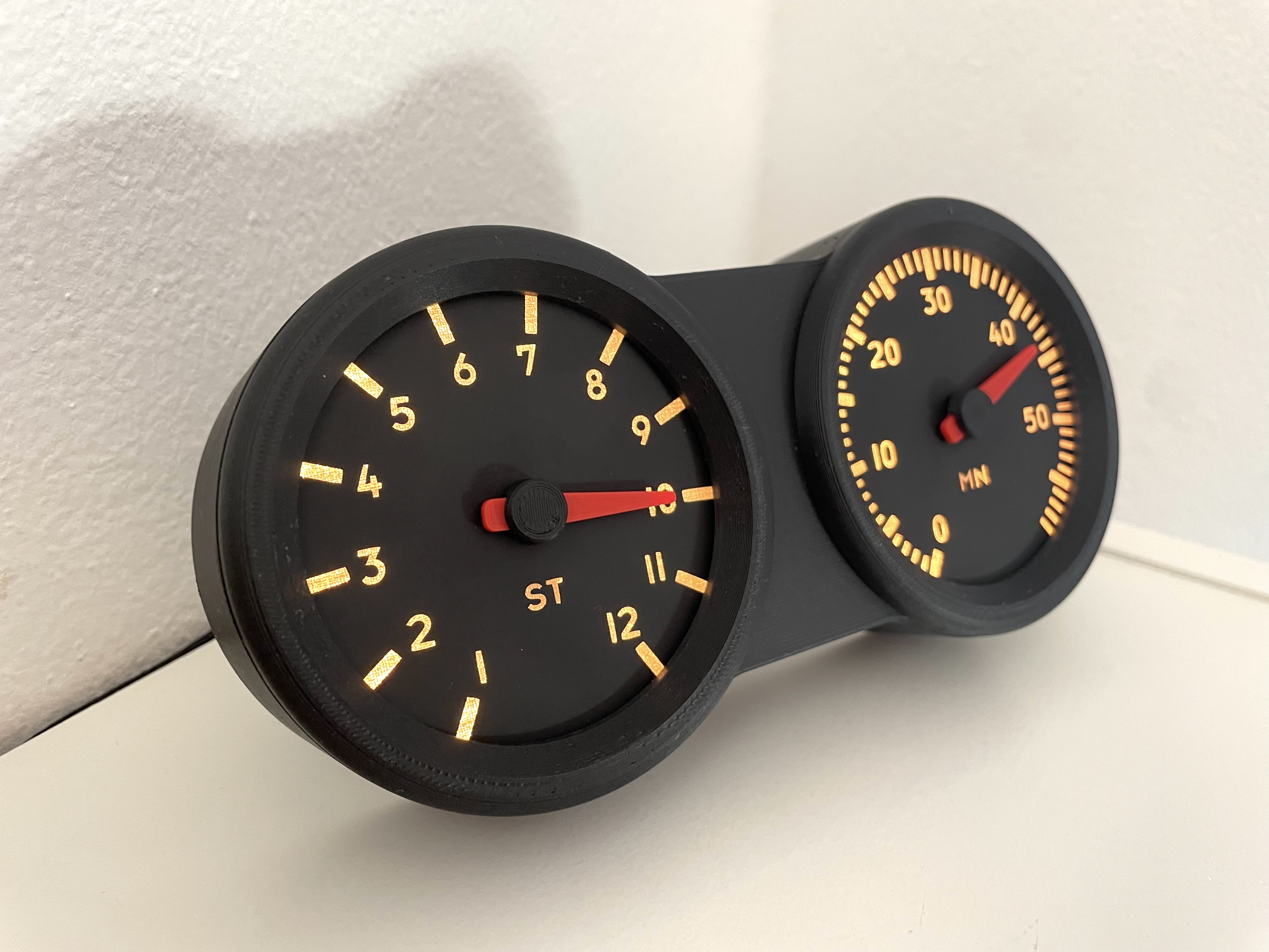 Speedometer Clock with plotted watch face