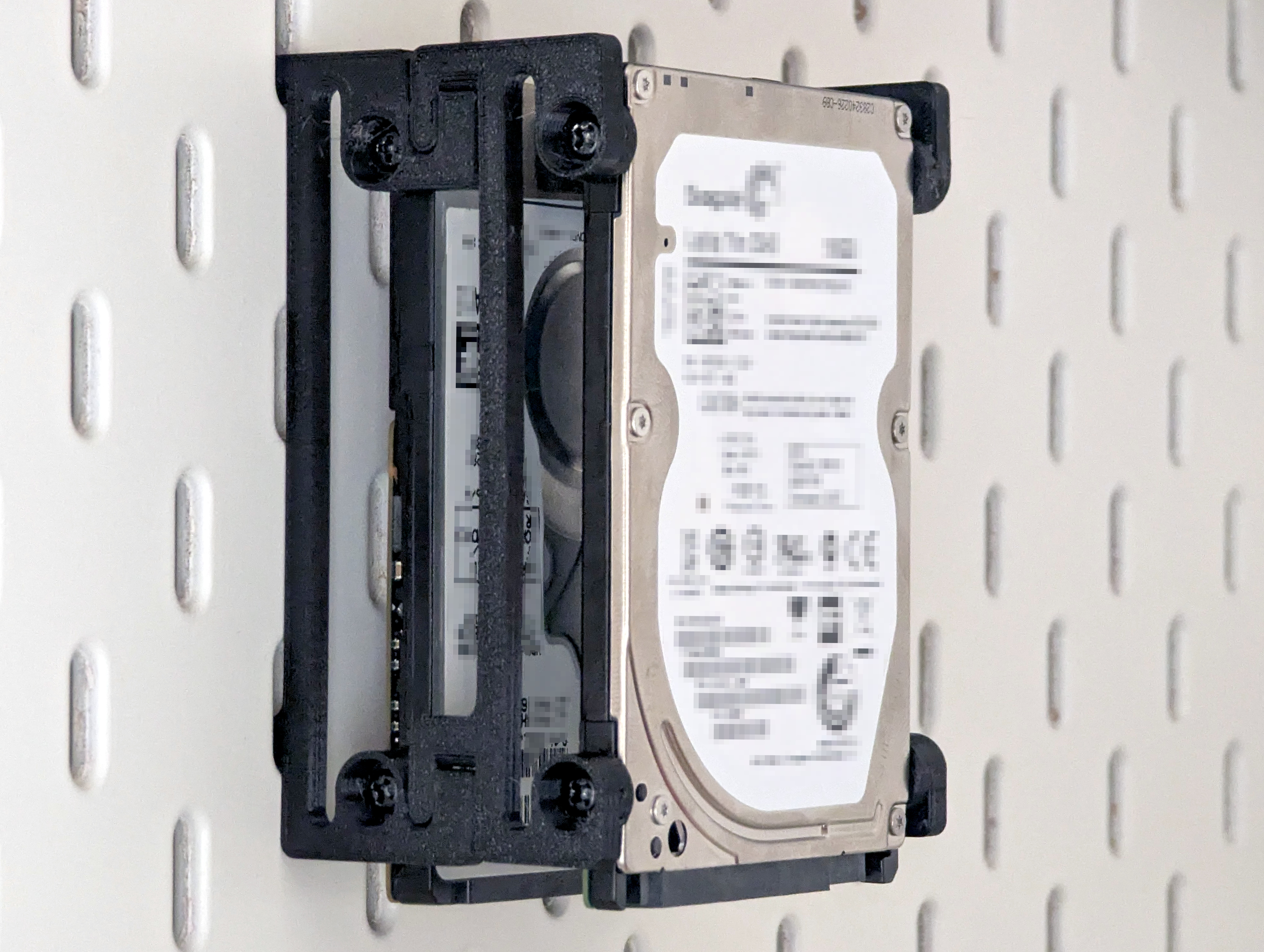 SKADIS + stackable 2.5" SATA HDD/SSD mounting system