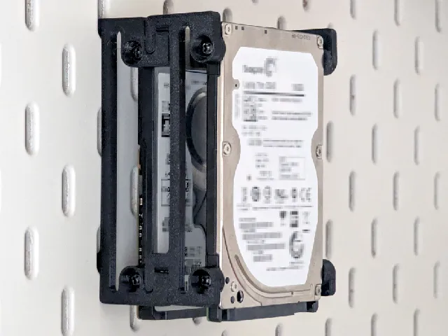 SKADIS + stackable 2.5" SATA HDD/SSD mounting system