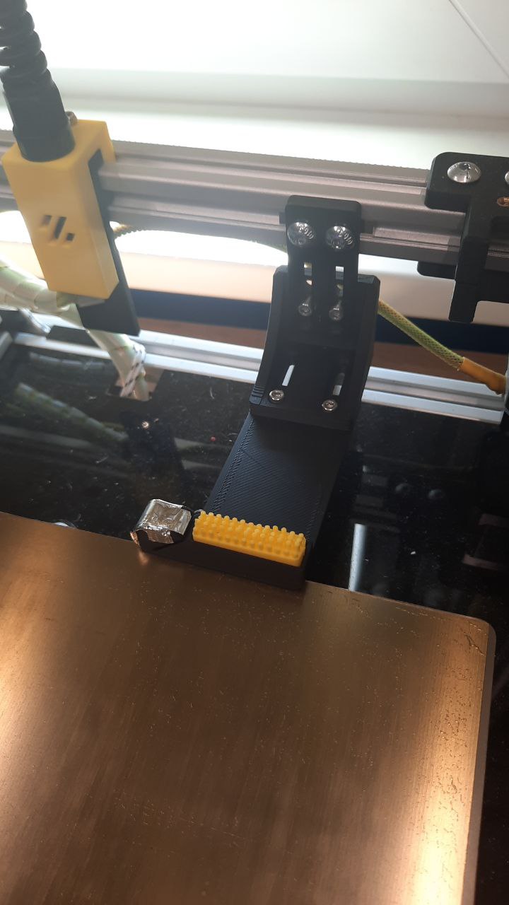 Nozzle seal and wiper using kitchen silicone brush