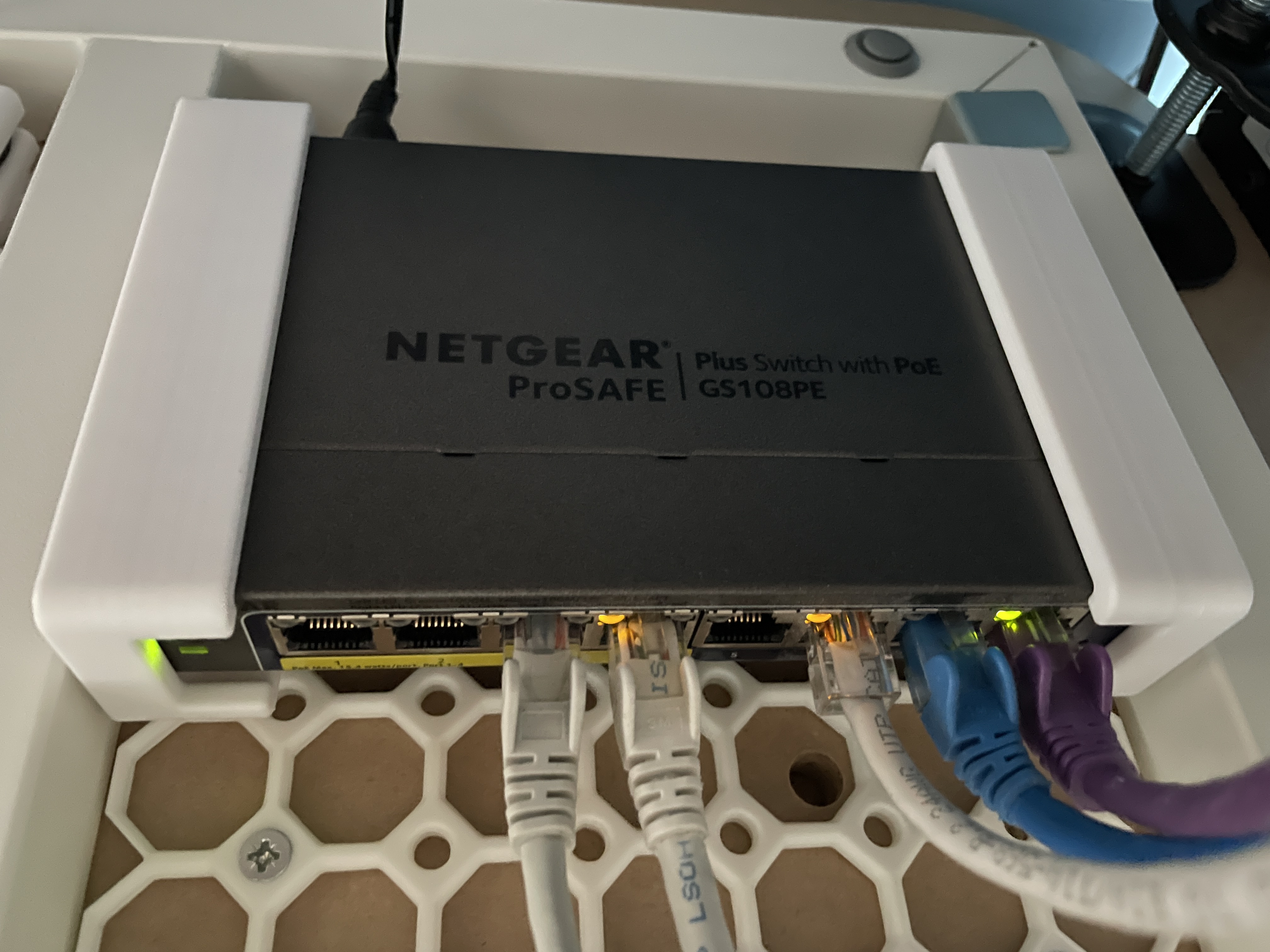 Netgear GS108 Multiboard Bracket