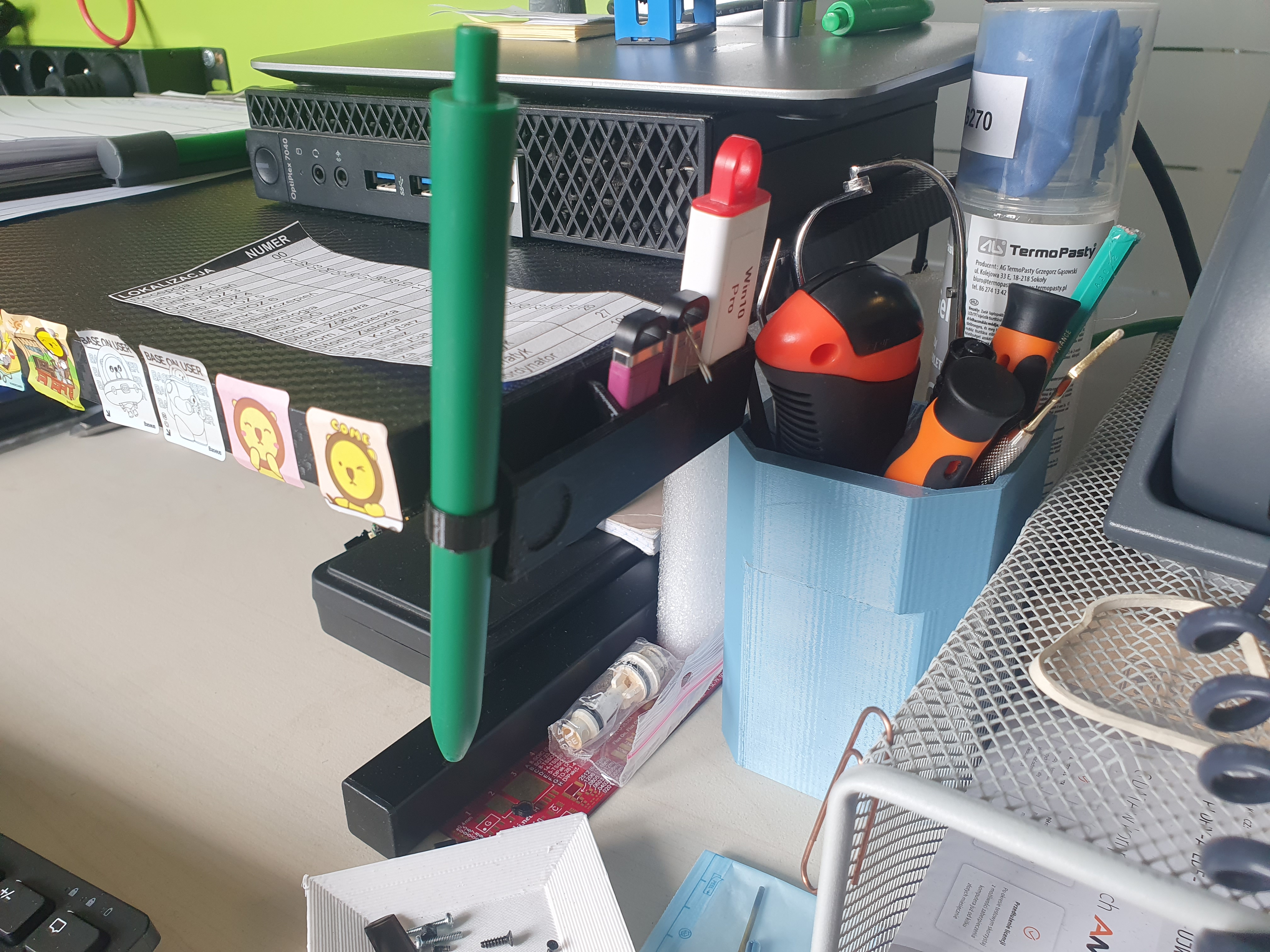 Flashdriver holder / organizer