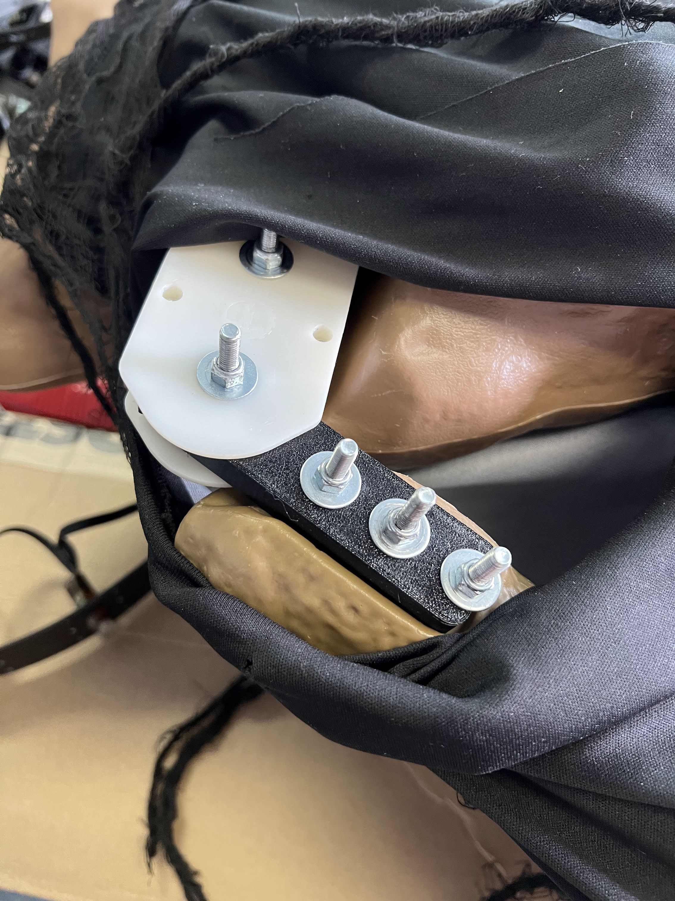 Spirit Halloween Desmodus Arm Bracket/Gear