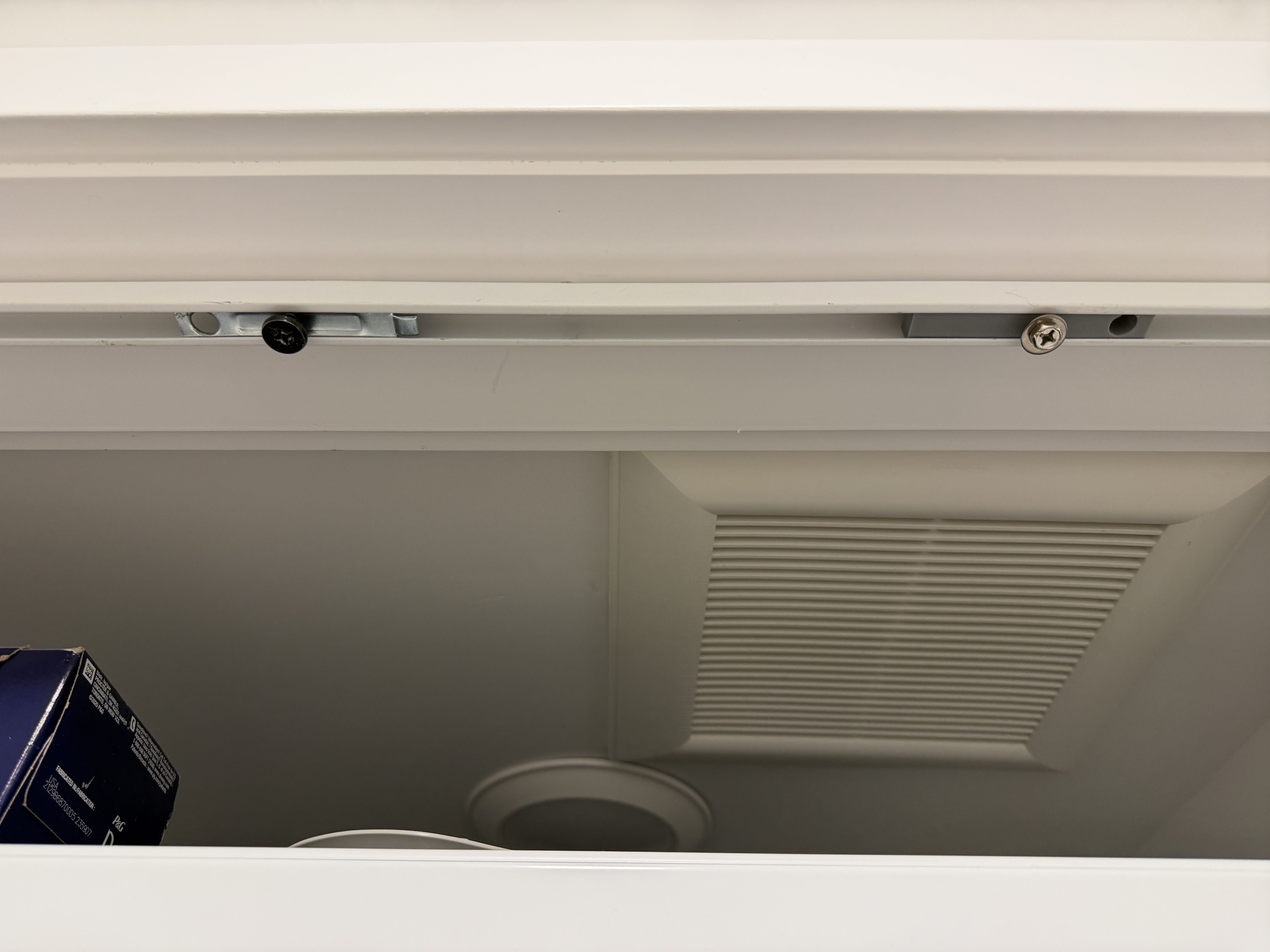 Bifold door top rail bracket