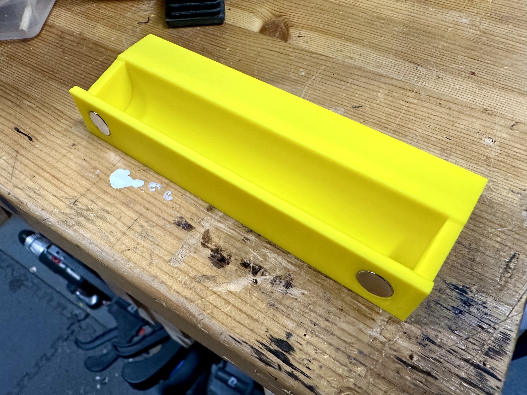Bambu Lab Bin for Debris Removal with Magnets 3D model thumbnail