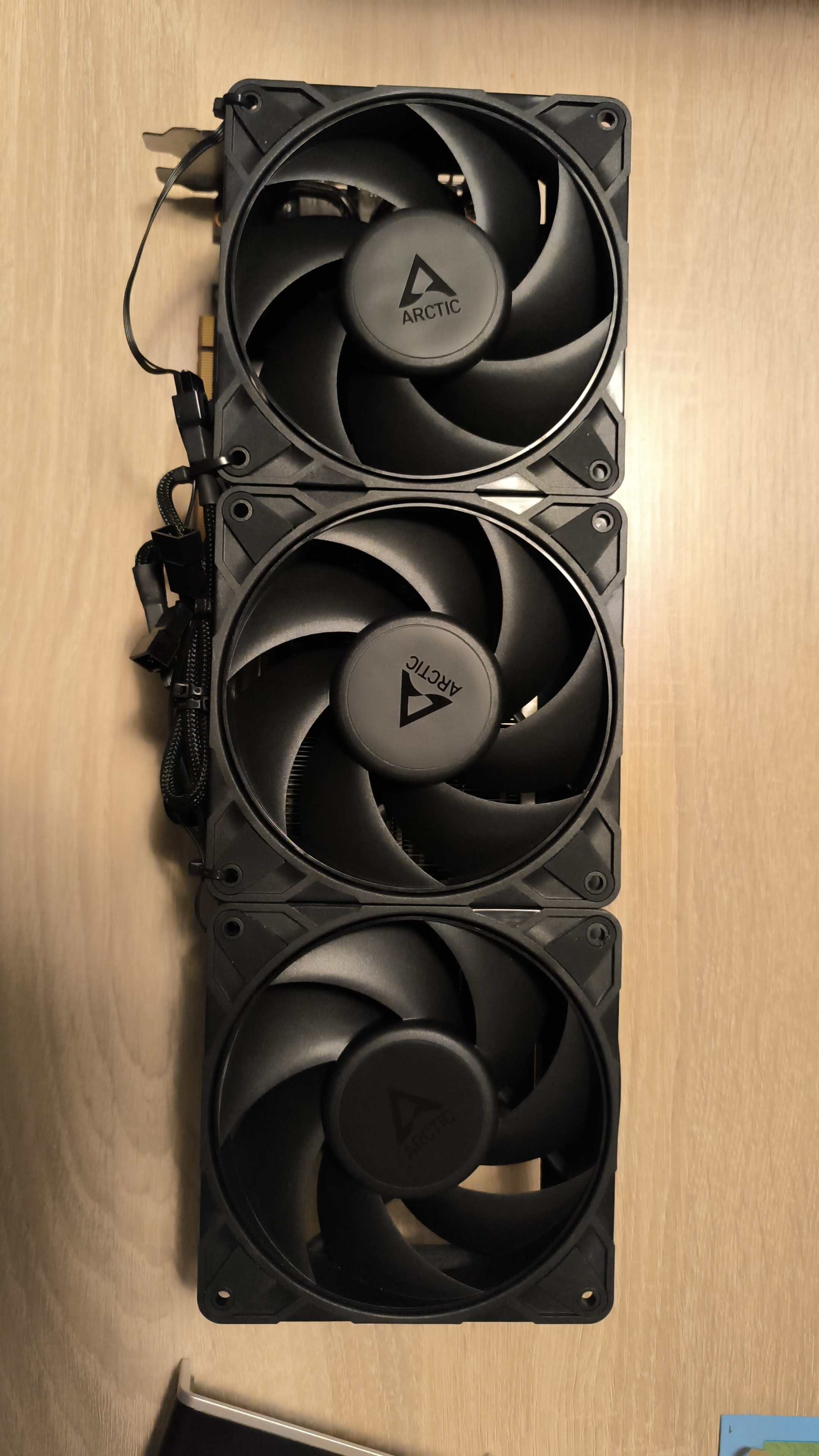XFX Speedster MERC 319 Radeon RX 7800 XT BLACK Edition Shroud Mod