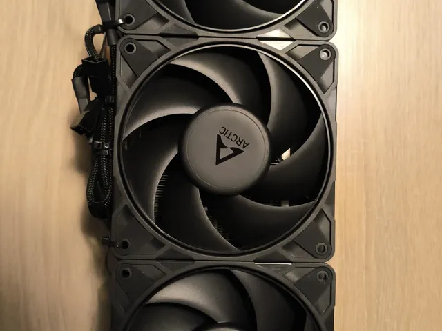 XFX Speedster MERC 319 Radeon RX 7800 XT BLACK Edition Shroud Mod