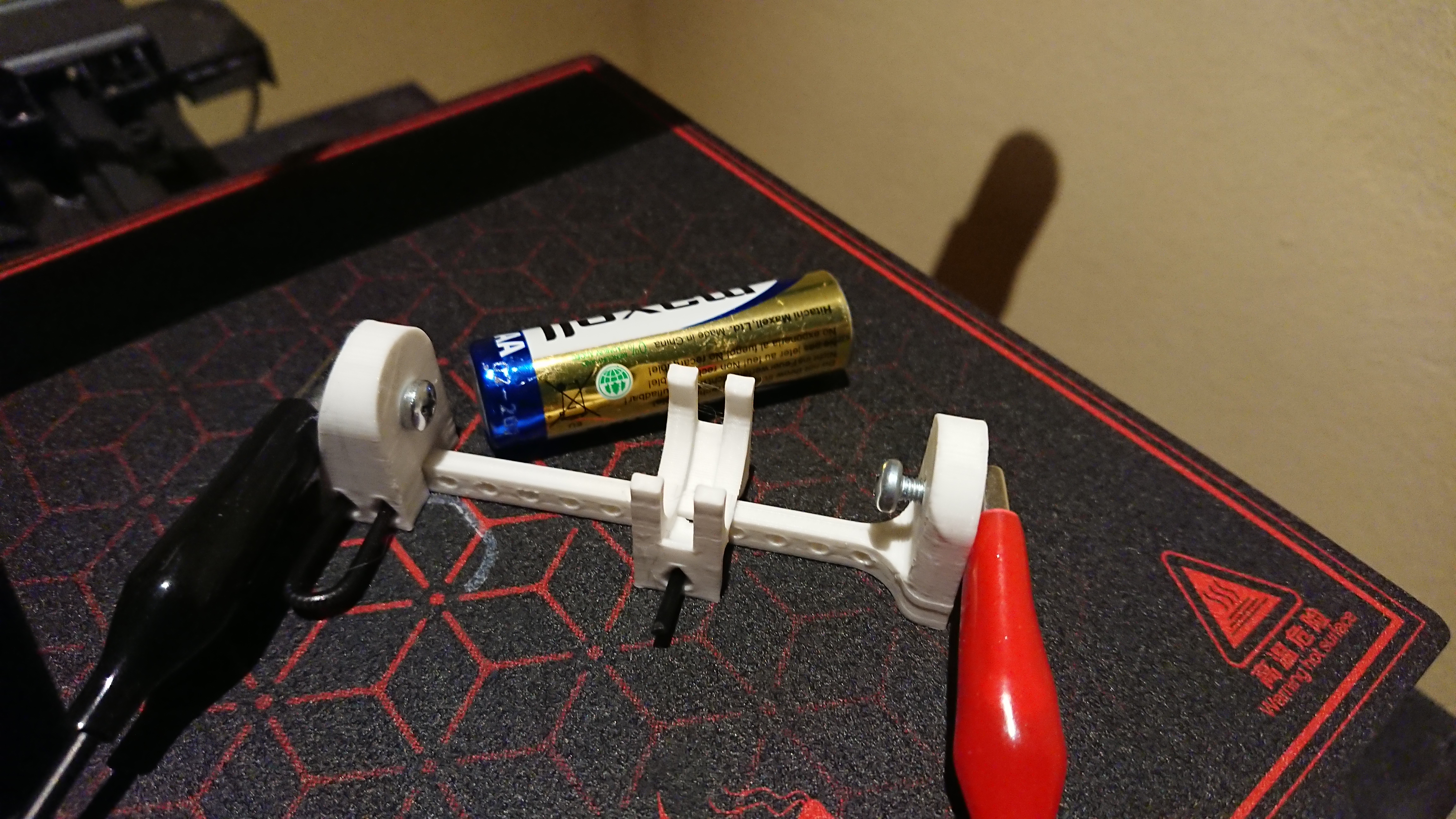 Miniatura 5 do modelo 3D Universal prototyping battery stand