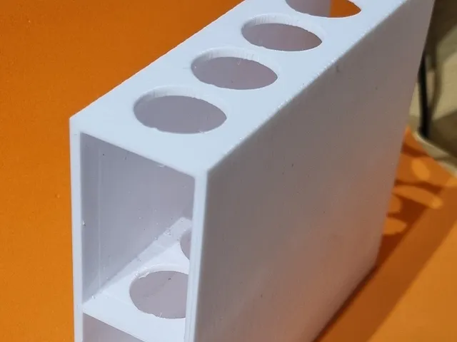 Toothbrush holder with drip tray