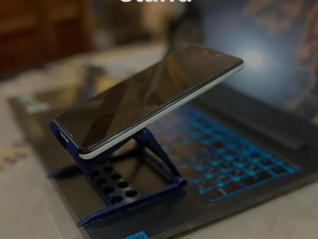 Adjustable phone stand (print in place!)
