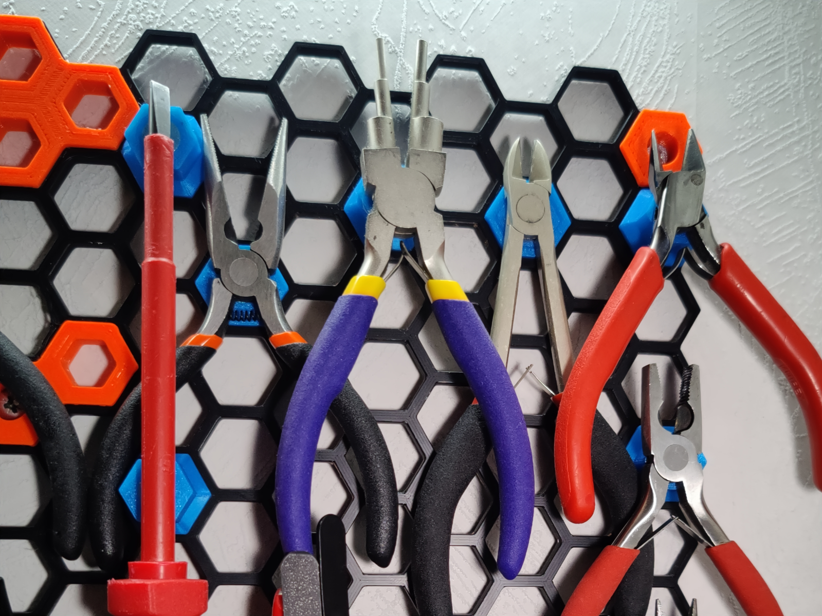 Magnet holder for honeycomb storage wall