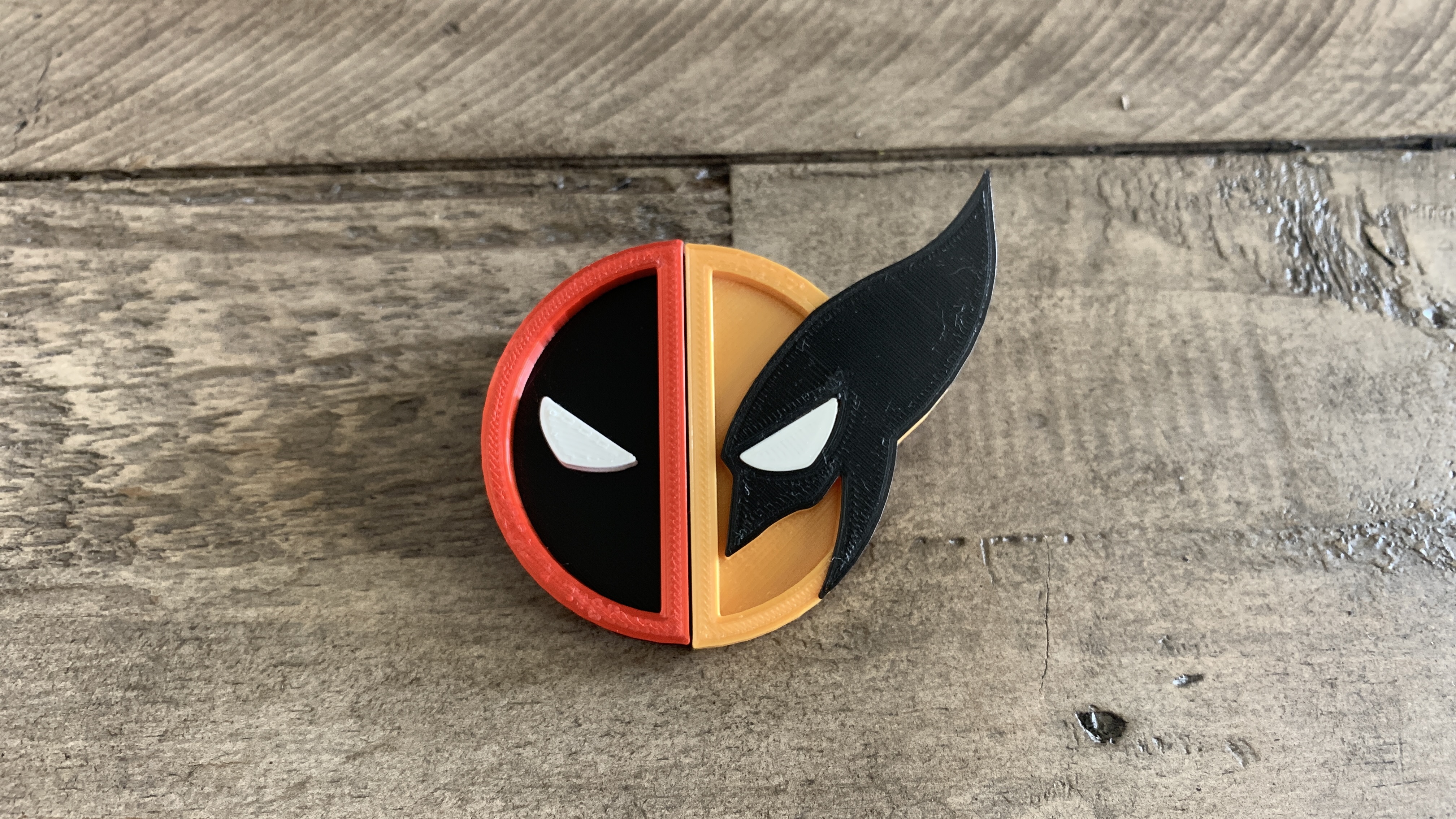 Wolverine & Deadpool logo / disk