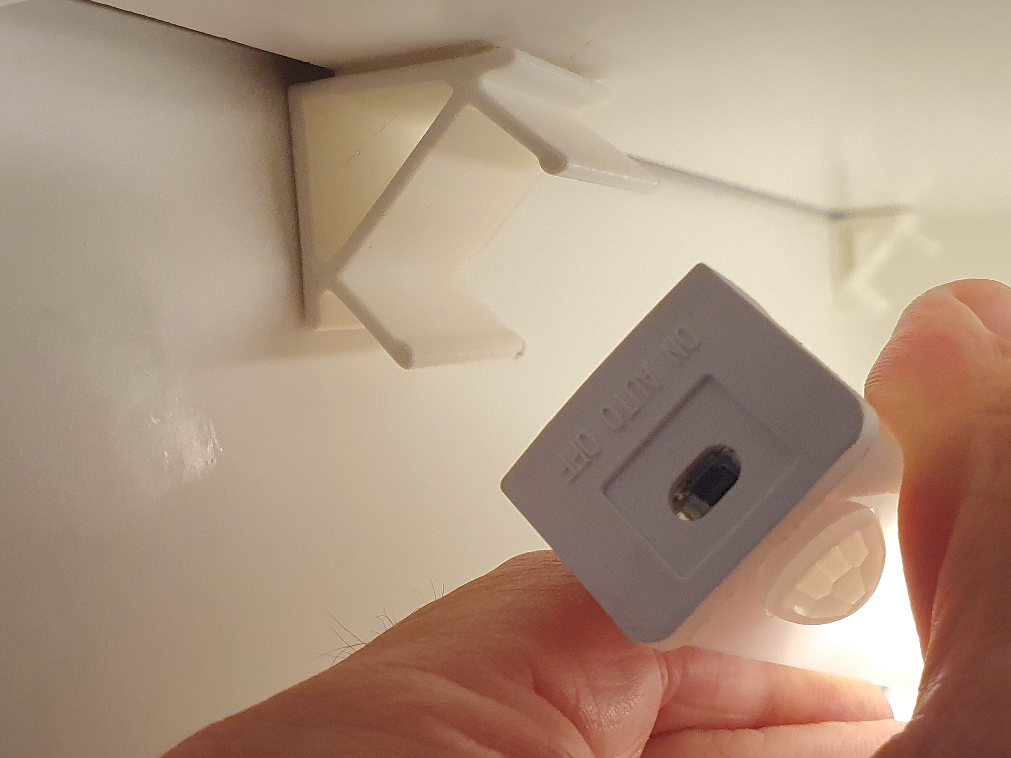 CLIP FOR BATTERY POWER LED LIGHT BAR AT 45° ANGLE