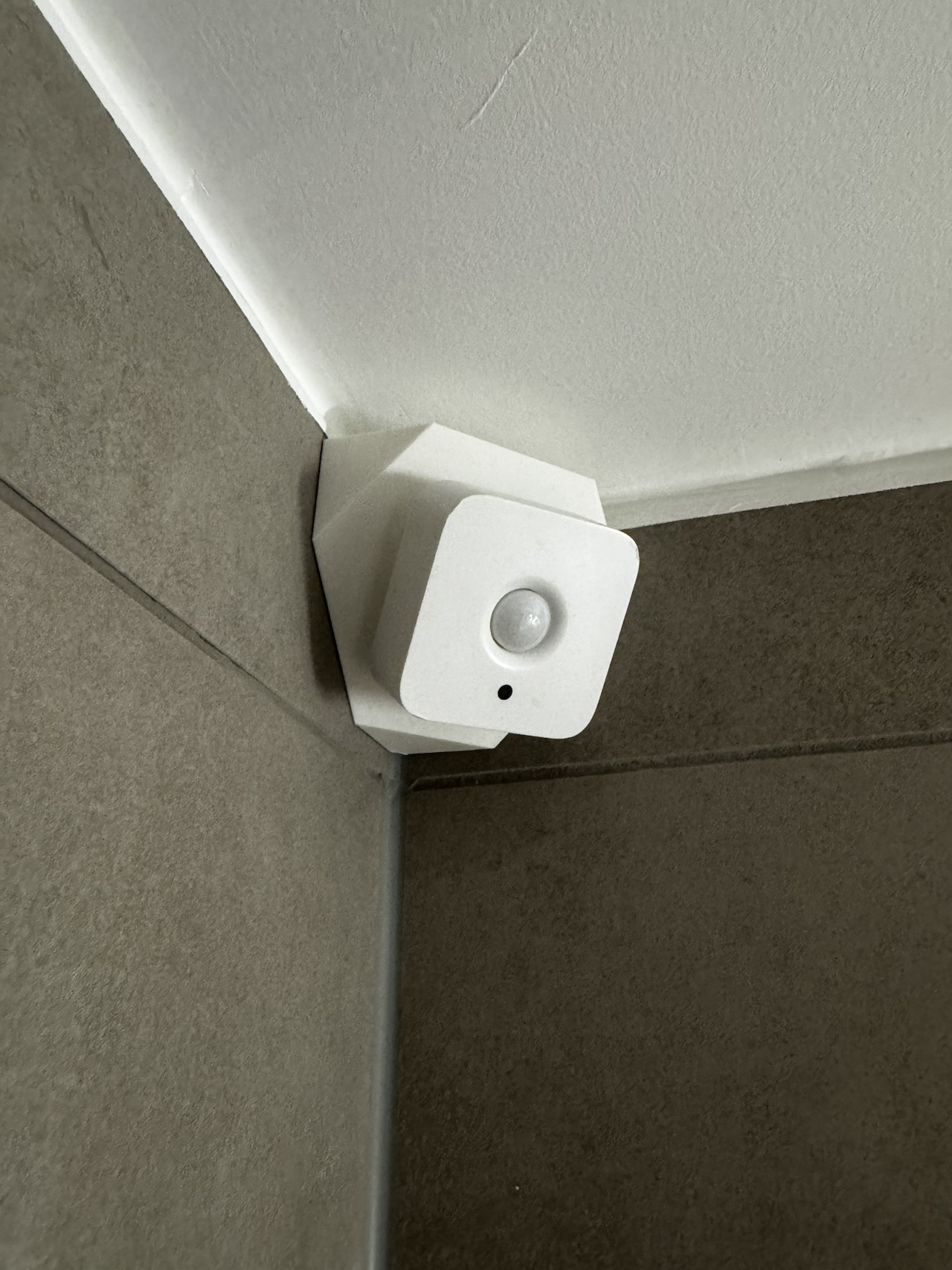 Philips Hue Motion Sensor Wall Mount Angle by PrintLab | Download free ...