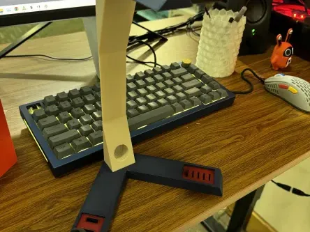 Headphones Holder with SD and USB Storage