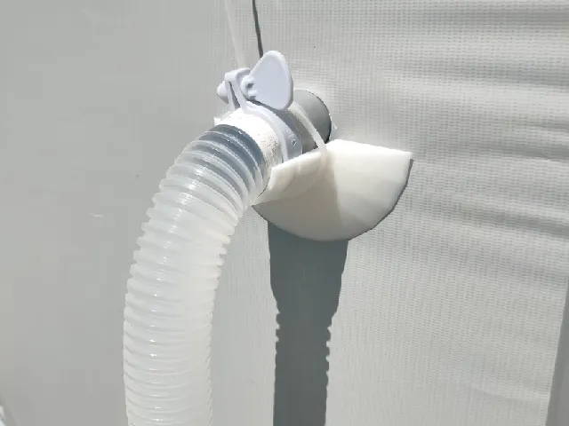 swimming pool tube holder — foto autora