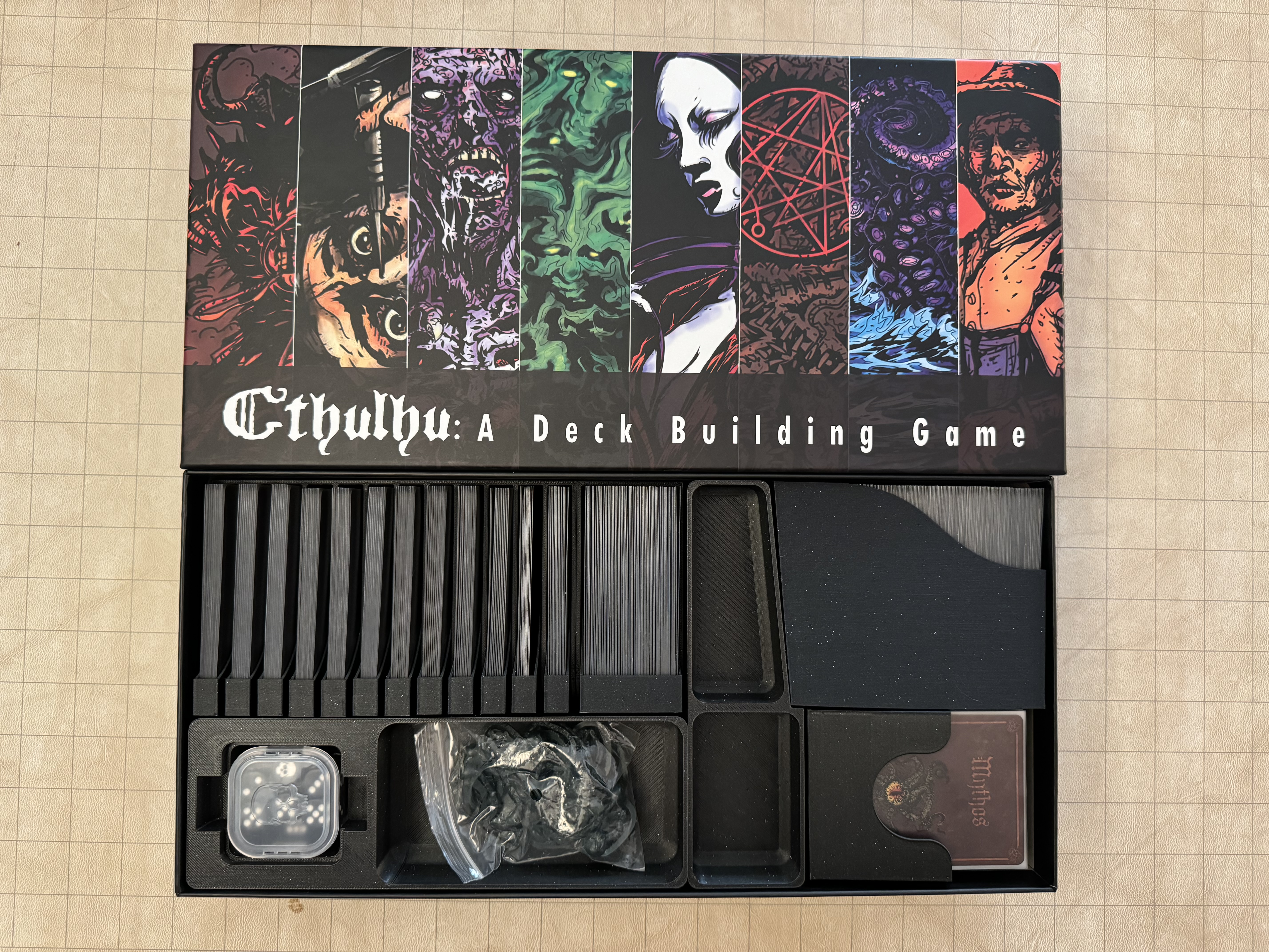 Cthulhu: A Deck Buildig Game - Insert / Organizer