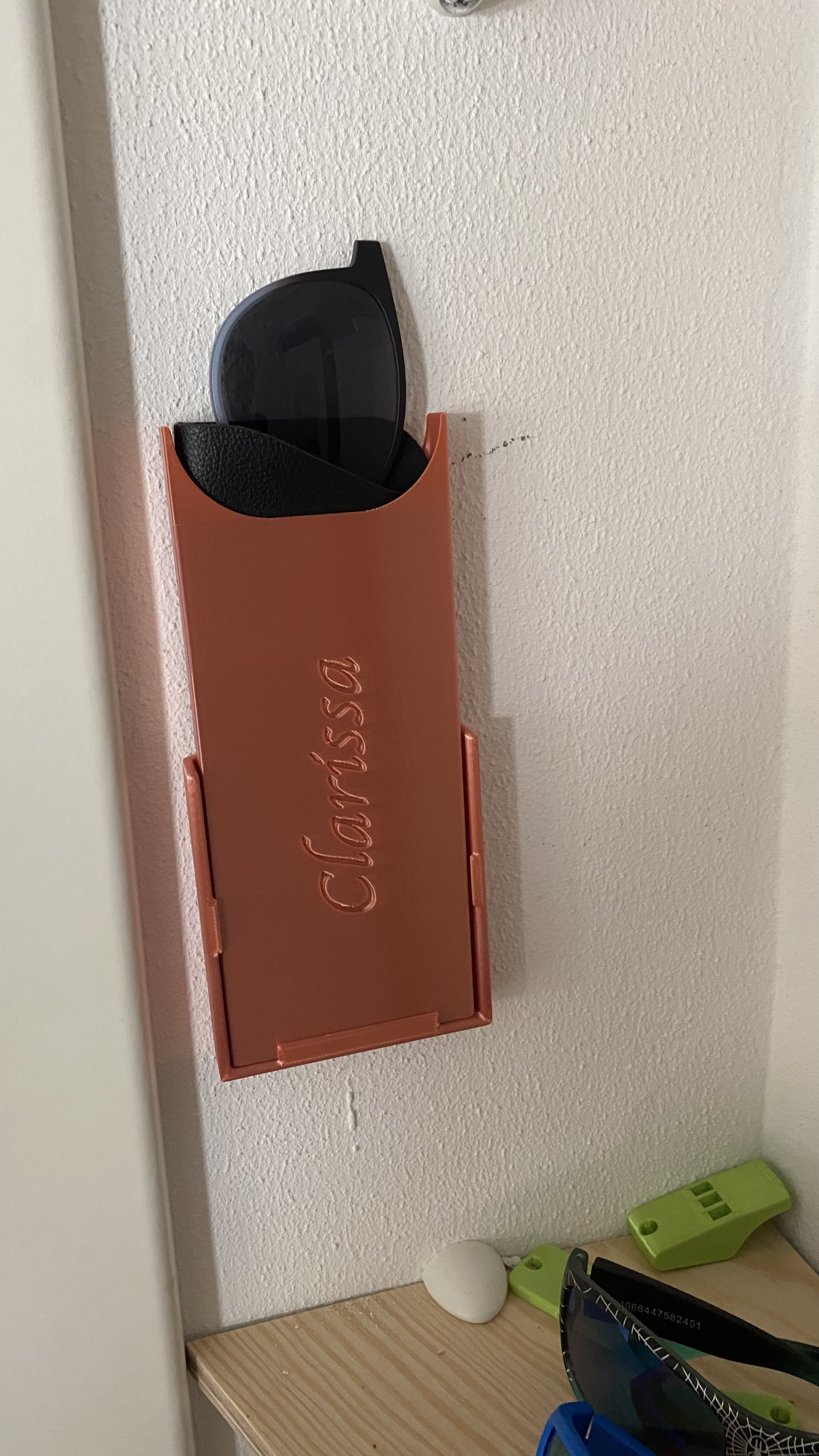 Sonnenbrillen Etui mit Wandhalterung