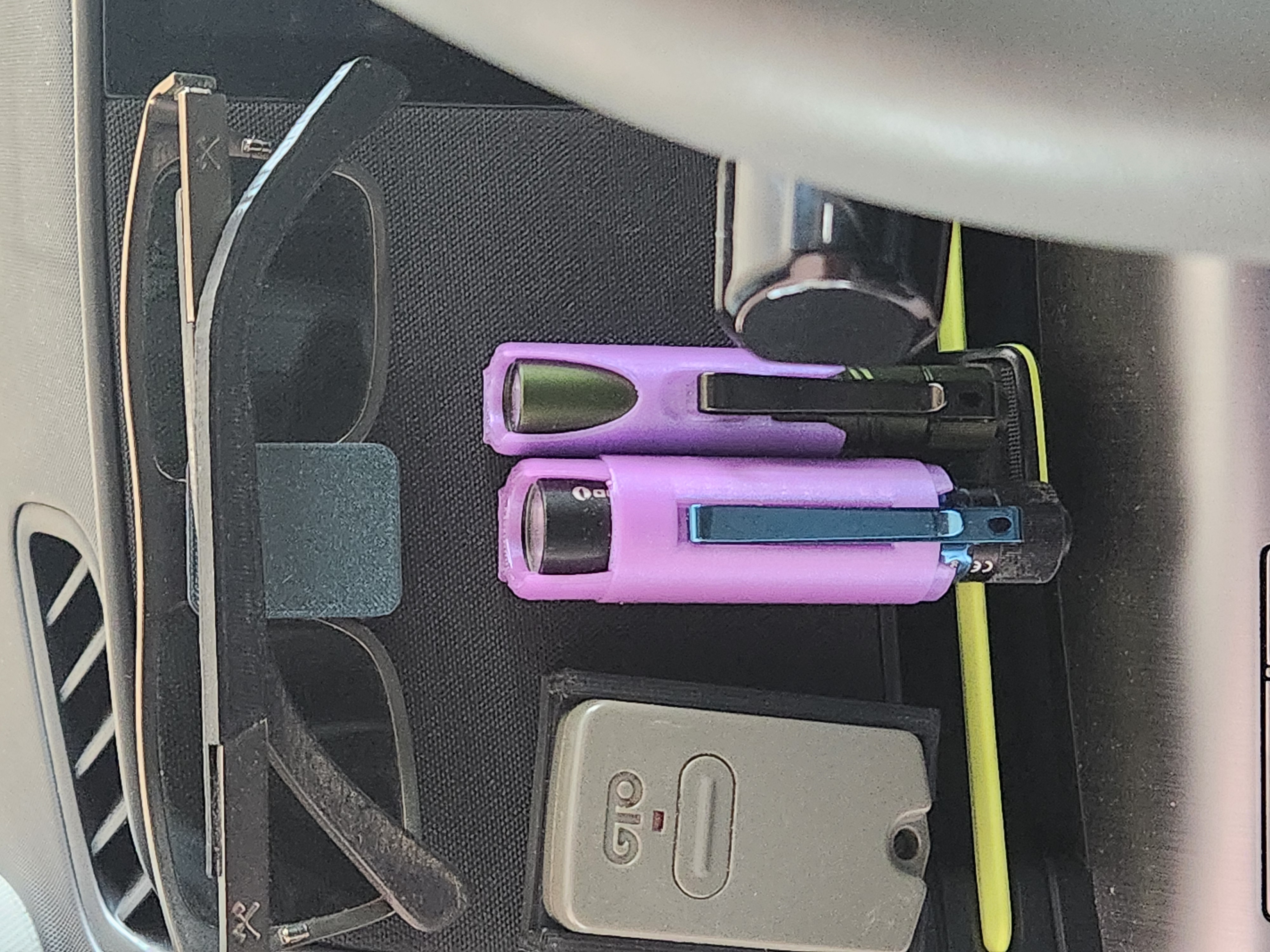 Hyundai Magnetic Glasses Holder