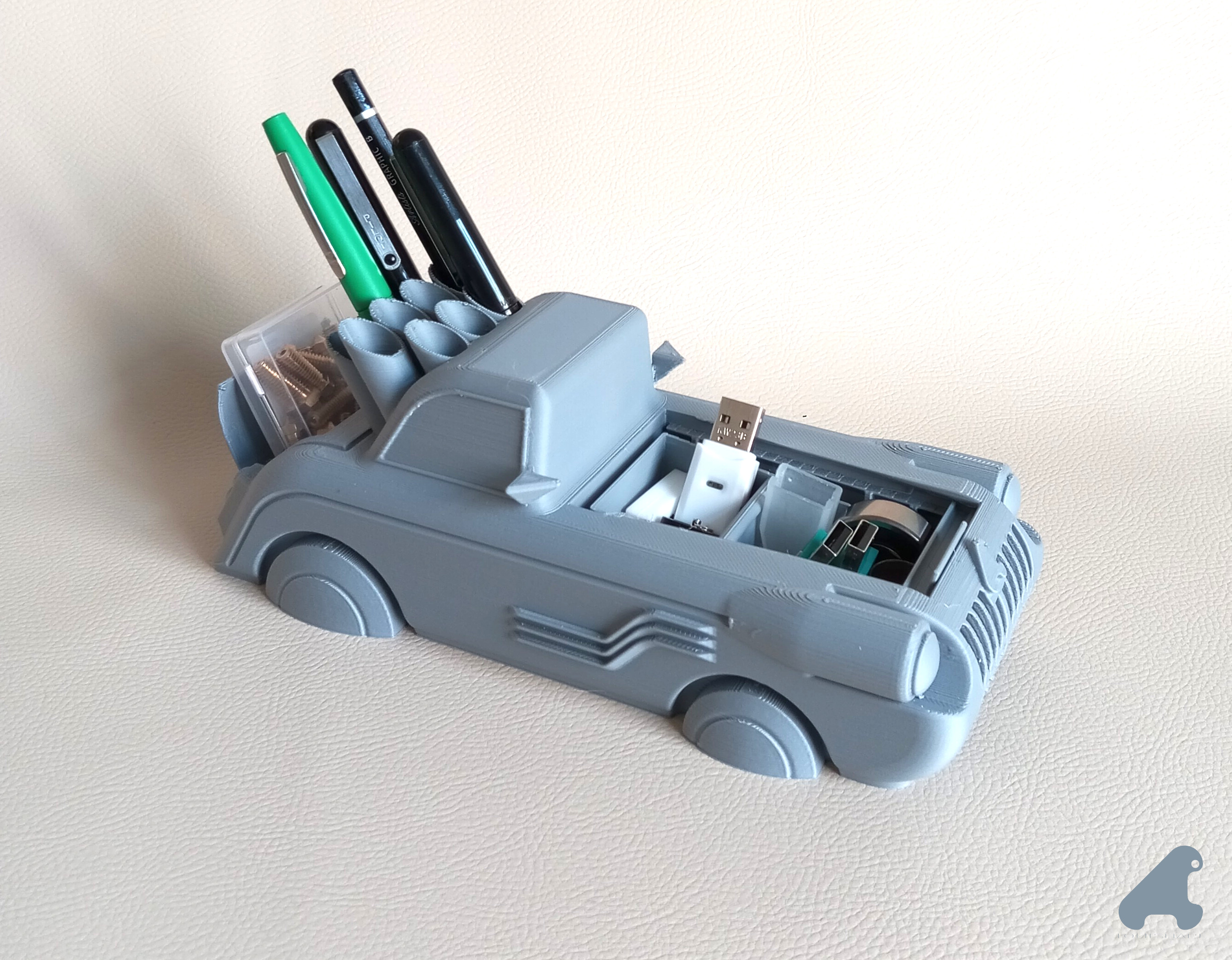 LA VOITURE GRISE