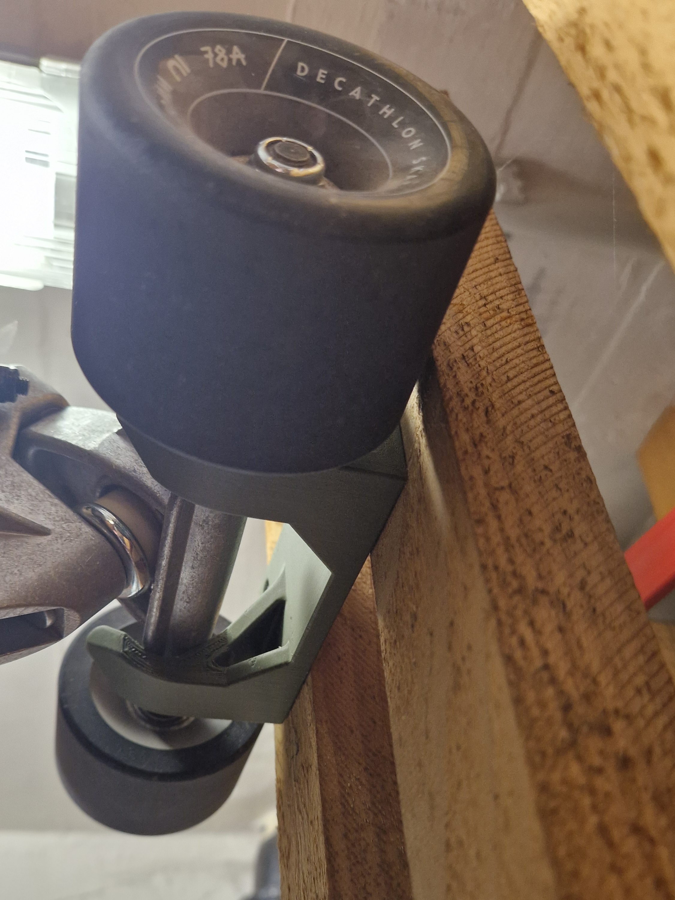 Yet another skateboard / longboard wall mount — STL Grátis | 3DFinder