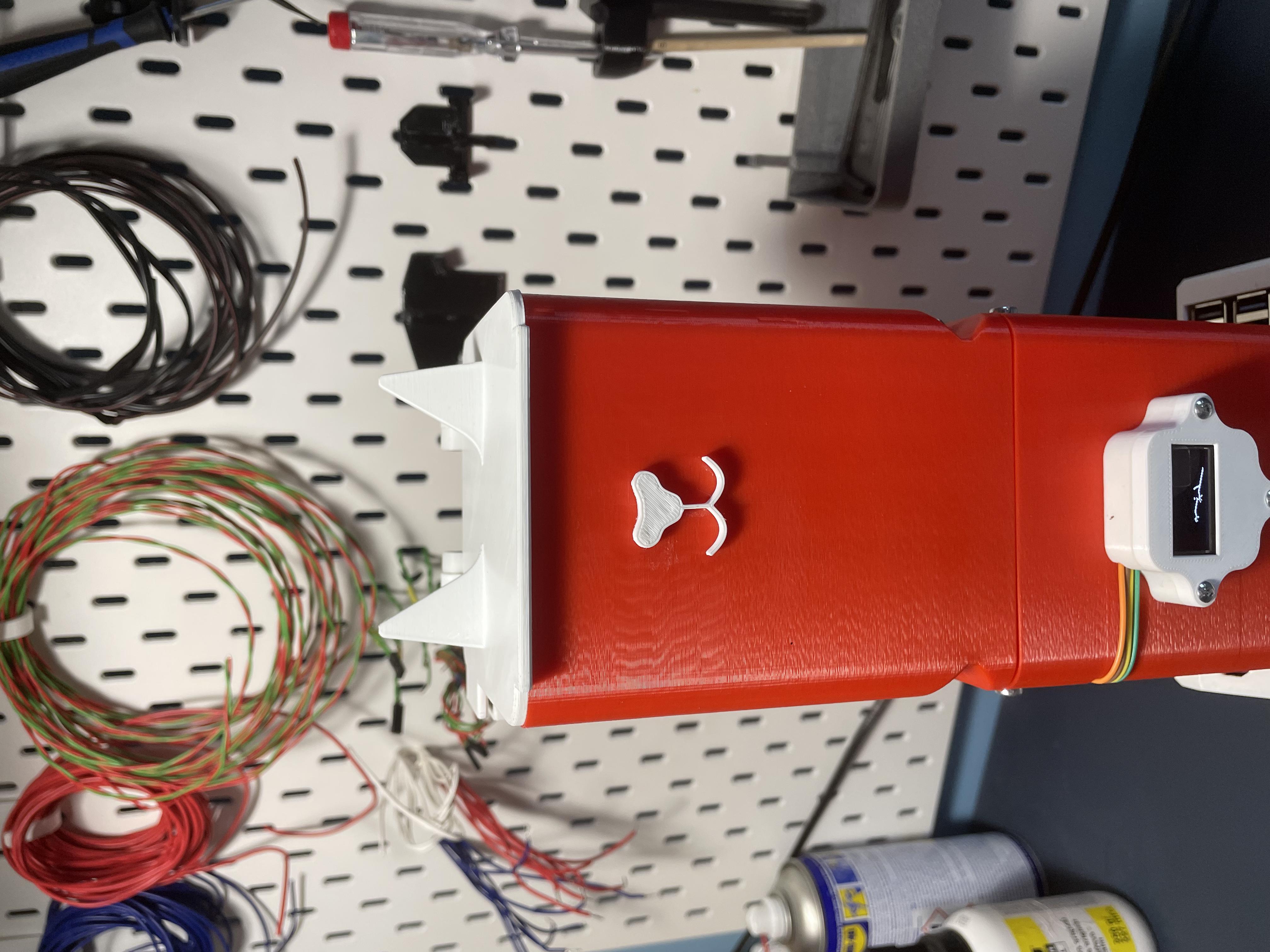 Overengineered Pet Feeder — miniatura 4