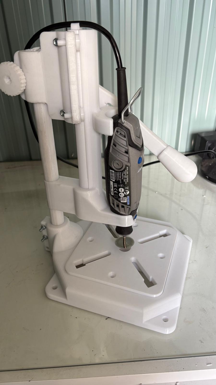 DREMEL drill press with 22mm bars included