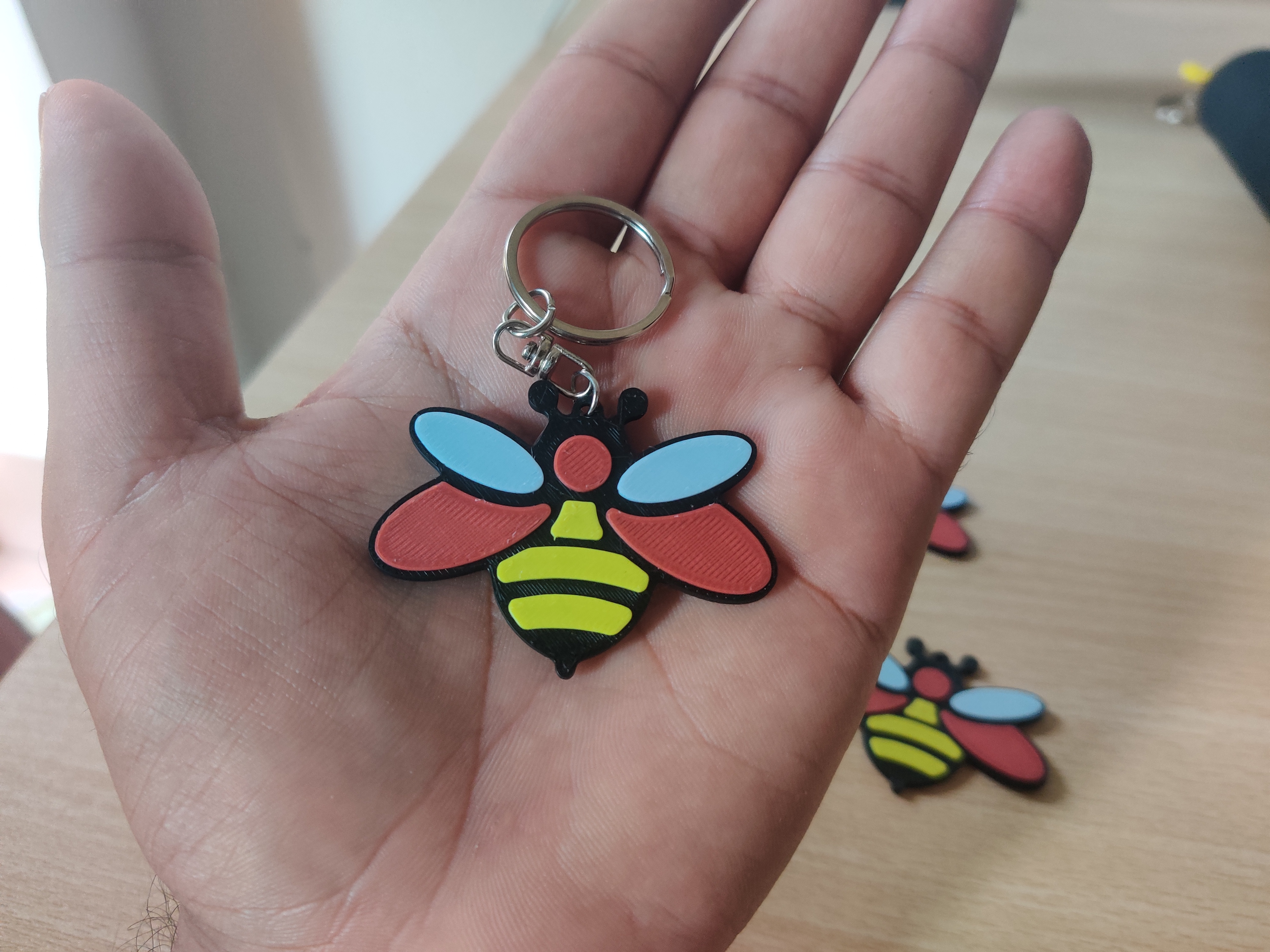Miniatura 2 do modelo 3D Honey Bee Keychain