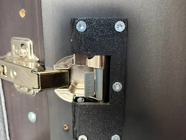 PAX soft close hinge reinforcement