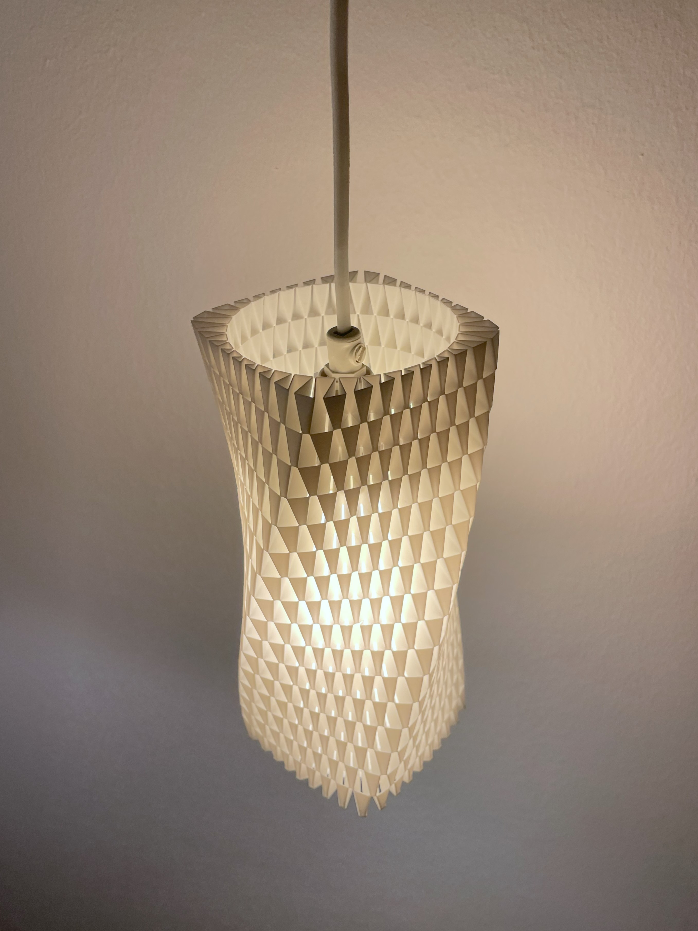 Miniatura 4 do modelo 3D Twisted Lantern Lampshade