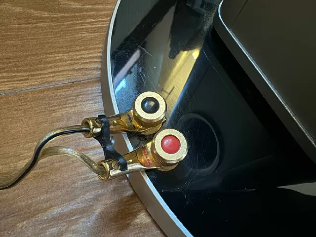 Parametric speaker connector spacer