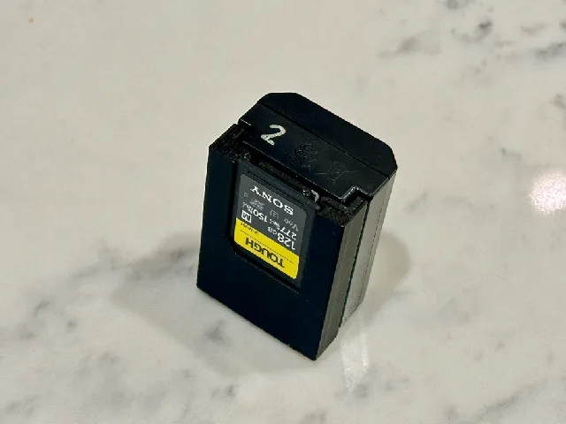 SD Card Holder / Cap for Sony NP-FZ100 battery
