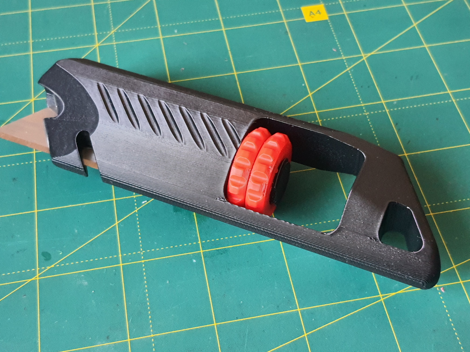 Miniatura 10 do modelo 3D Adjustable utility knife