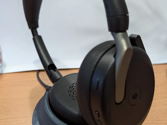 Jabra Evolve2 65 Flex Qi-Charging Stand