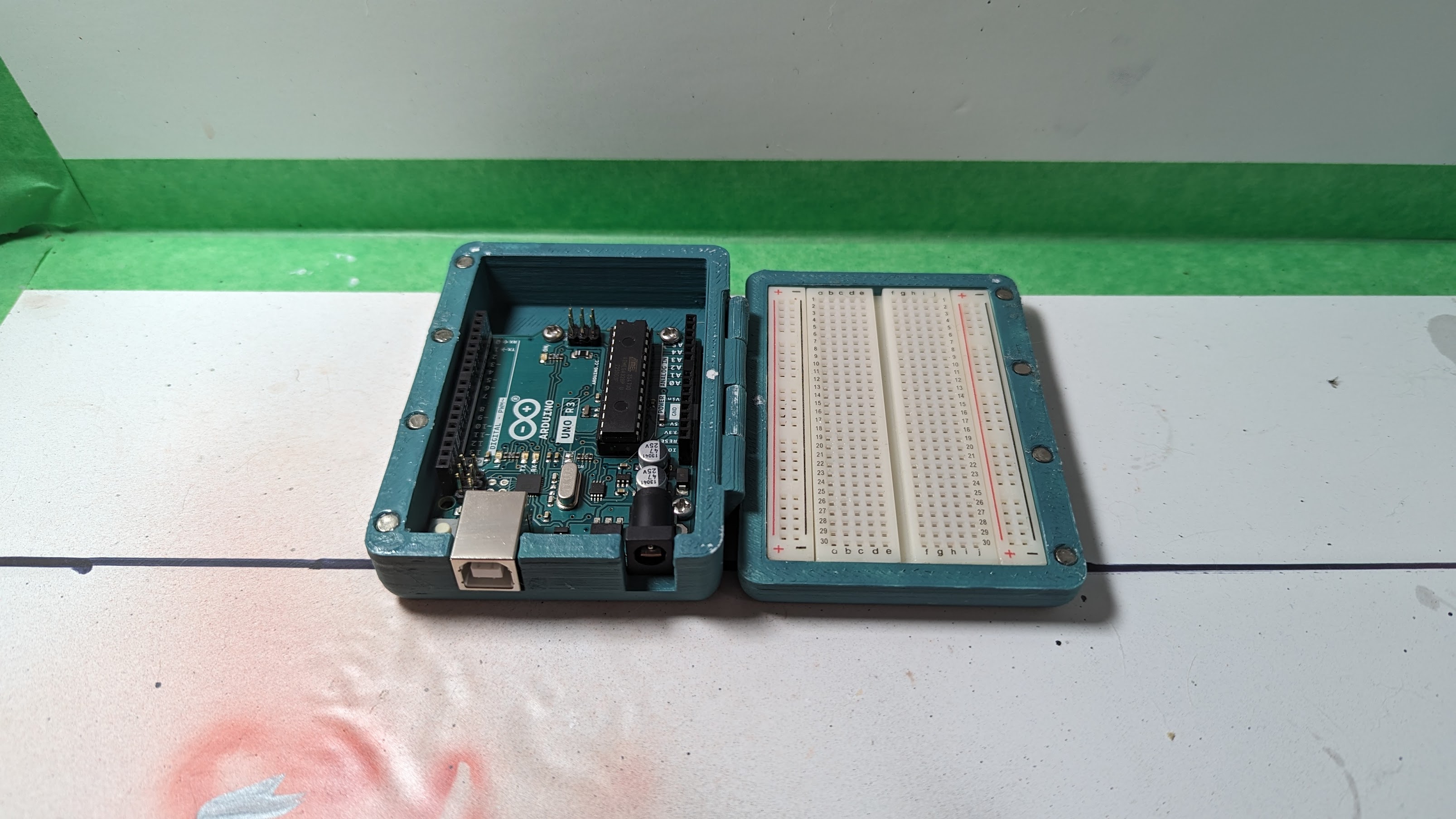 Screwless* Arduino and Mini-Breadboard Case