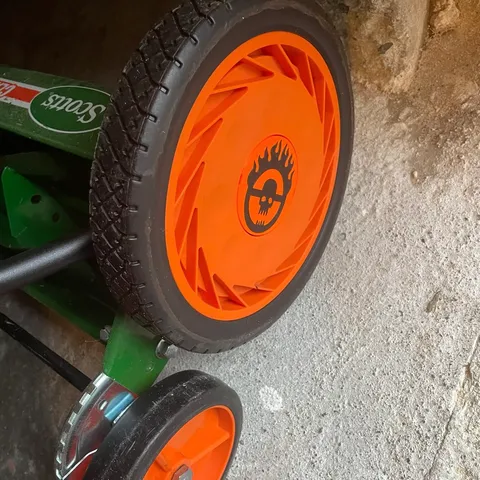 Hub cap for push lawn mower