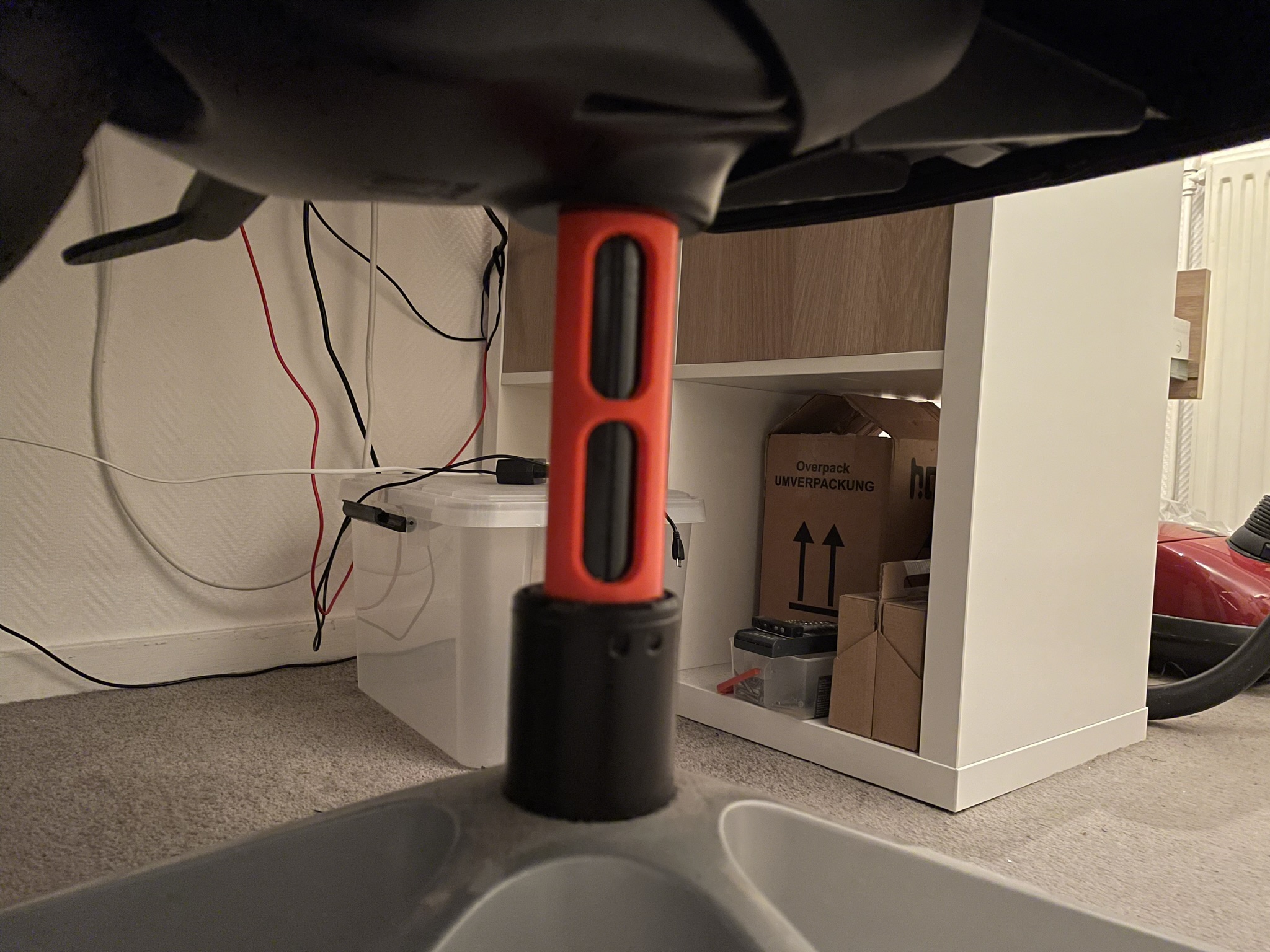 Stopper for leaky Markus office chair gas cylinder